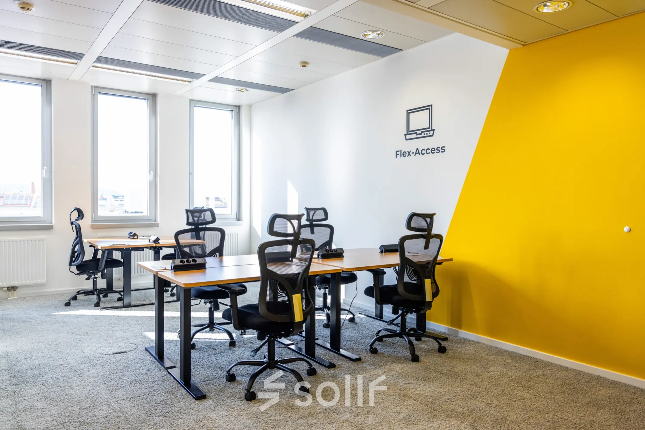 Helles Büro mit mehreren modernen Arbeitsplätzen an der Schönbrunner Straße 230, 1120 Wien, Meidling. Ideal für die Bürofläche mieten oder Büroraum mieten.