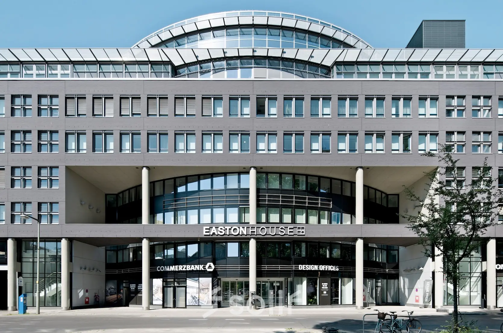 Modernes Bürogebäude in der Koppenstraße 93, Berlin Friedrichshain, das flexible Möglichkeiten bietet, Büroflächen zu mieten.