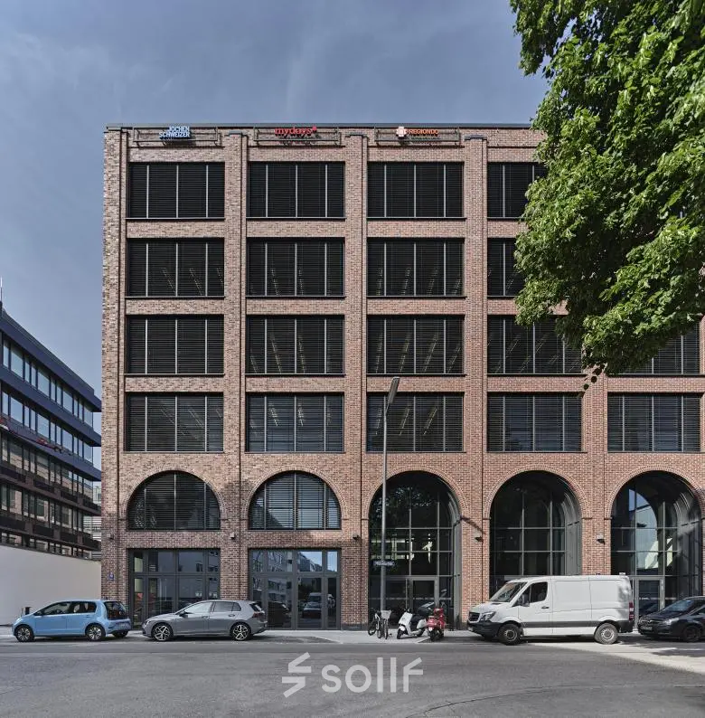 Außenansicht eines modernen Bürogebäudes in der Mühldorfstraße 8, München Werksviertel, ideal für Unternehmen, die eine Bürofläche mieten oder einen Büroraum mieten möchten.