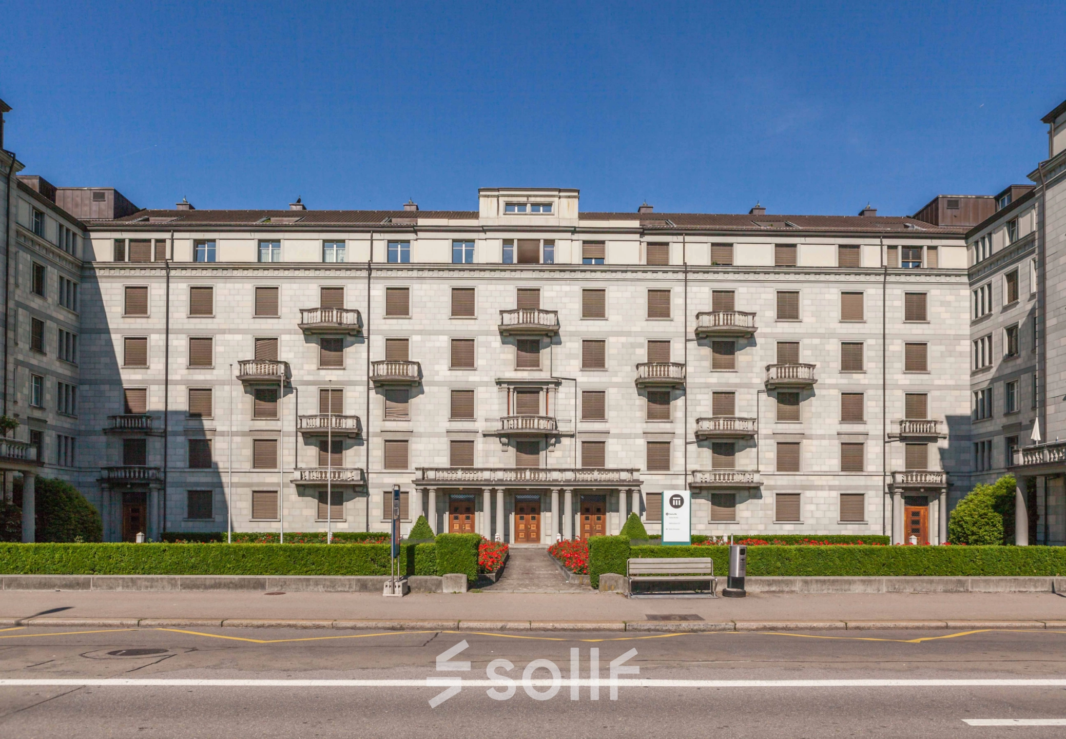 Außenansicht des Gebäudes am Mythenquai 26 in Zürich Enge, ideal für Bürofläche mieten.