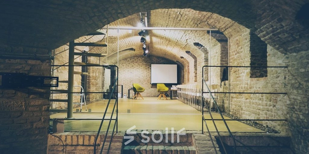 Stylish office space in a vaulted brick interior at Zimmermanngasse 8, 1090 Vienna, perfect for creative work. Ideal for office space rental with unique architecture.