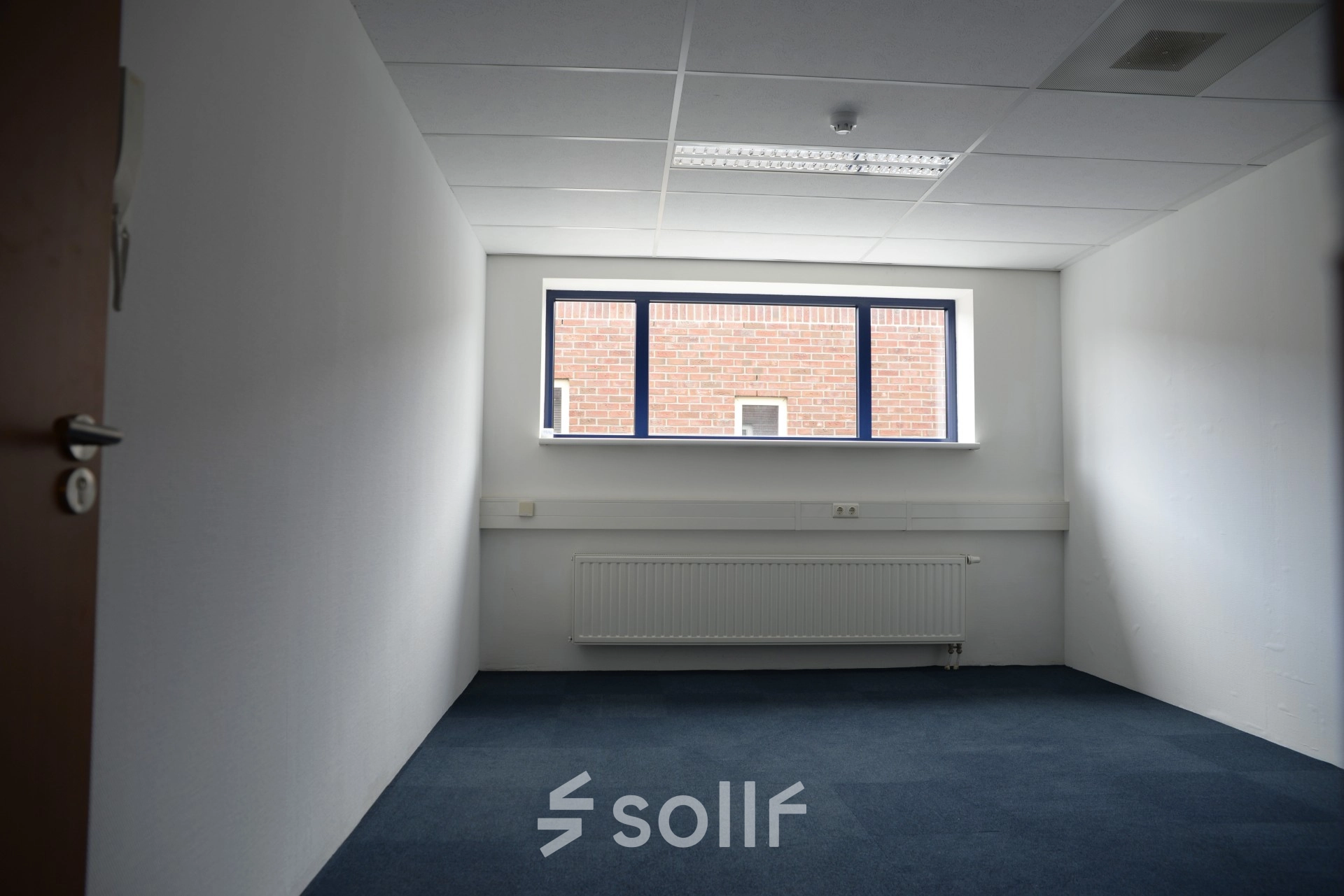 Modern conference room available for office space rental at Hollandse Kade 38, Abcoude, featuring sleek furniture and ample lighting.