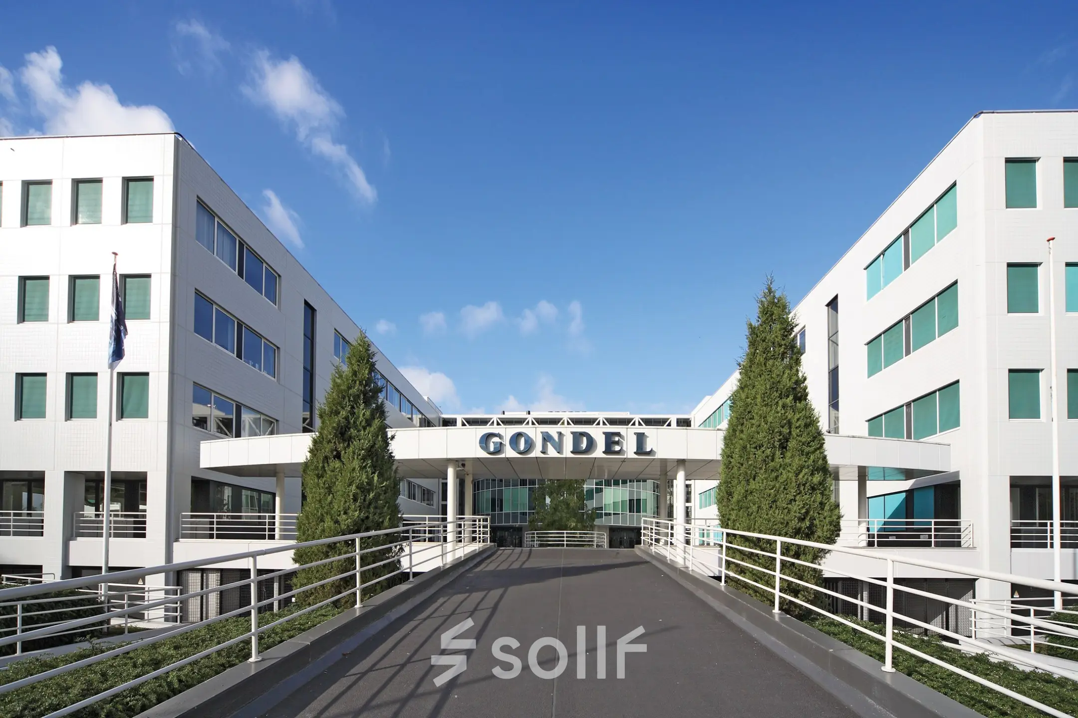 Exterior view of the office building at De Gondel 1 in Amstelveen, ideal for office space rental.