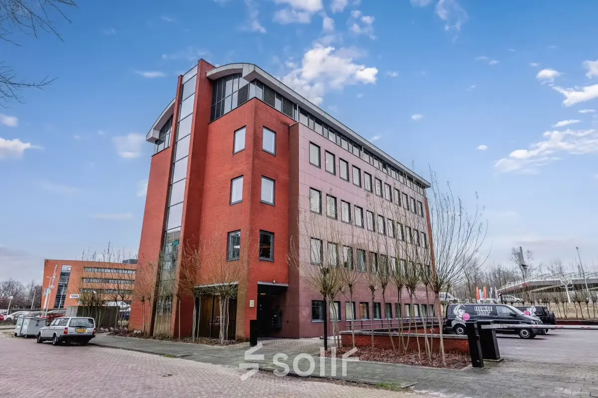 Exterior view of an office building at H.J.E. Wenckebachweg 90-108 in Amsterdam Amstel Business Park, suitable for office space rental.