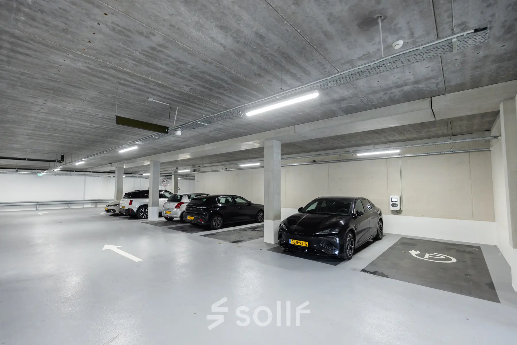 Spacious parking area available for office space rental at Willem Fenengastraat 16, Amsterdam Amstel.