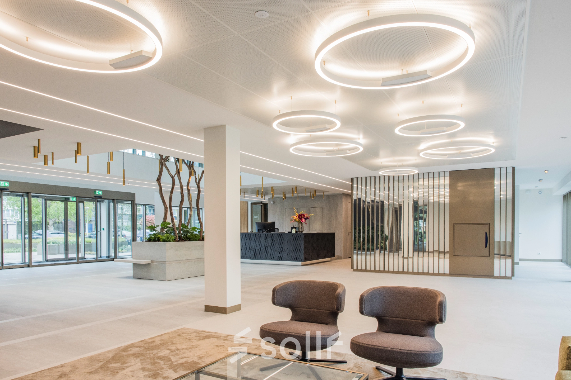 Modern office space for rent at Walborg 2A, Amsterdam Buitenveldert, featuring stylish lighting and comfortable seating in a spacious interior.