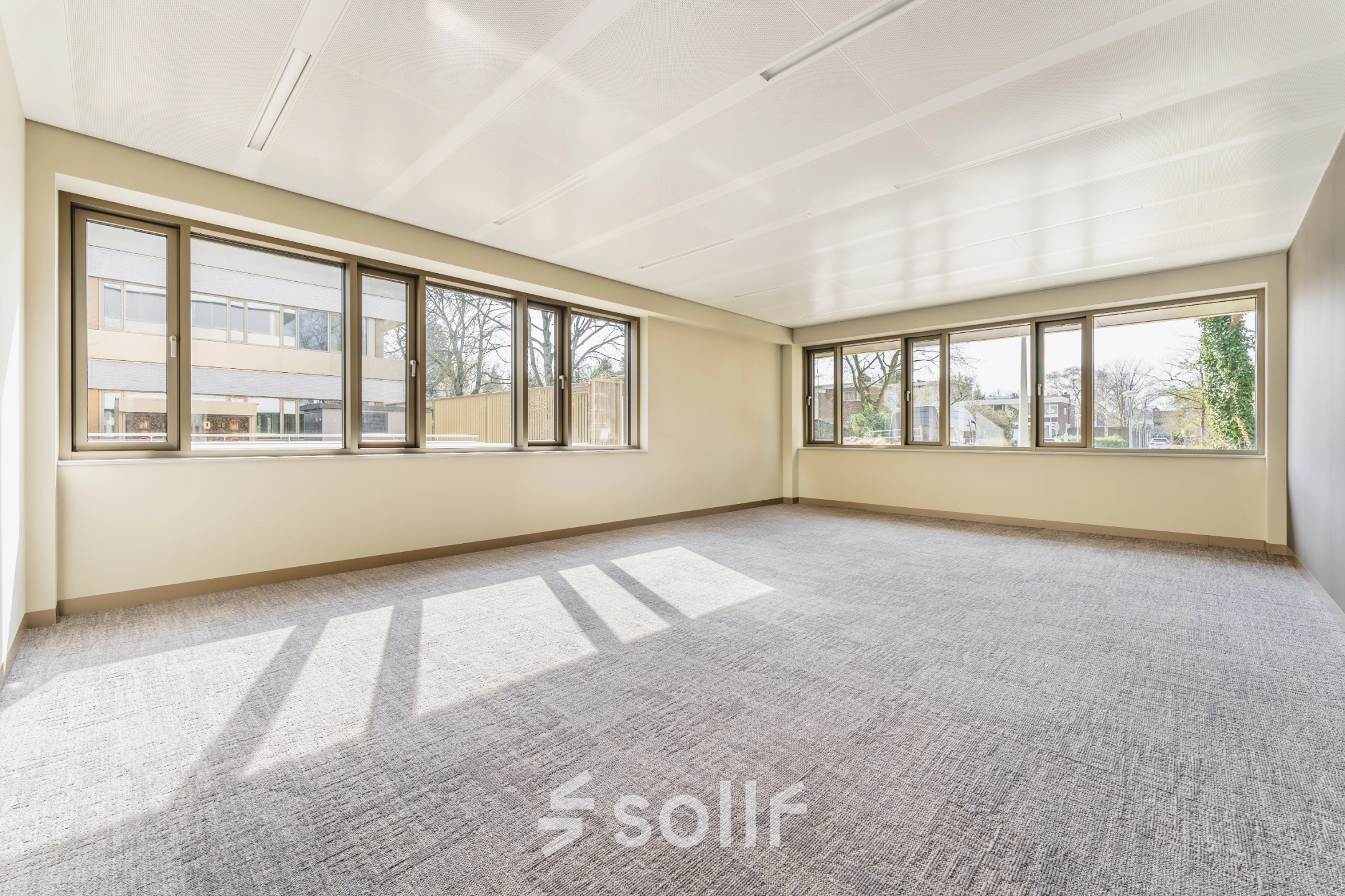 Bright and spacious unfurnished office space at Walborg 2A, Amsterdam Buitenveldert, offering ample natural light through large windows. Ideal for office space rental opportunities.