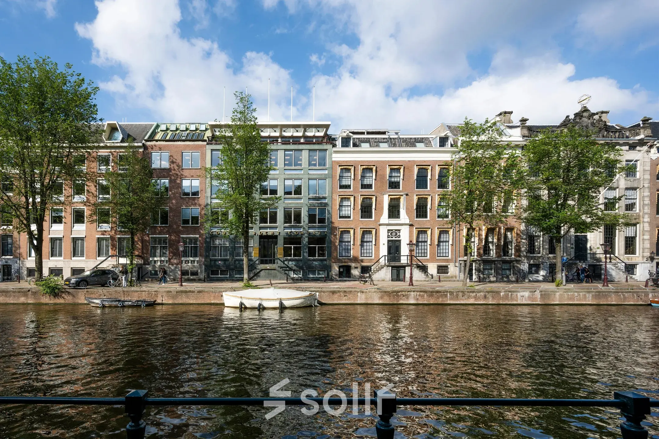 Charming view of historic buildings along Herengracht 459-469 in Amsterdam's Canal Belt, ideal for an office space rental with picturesque surroundings.