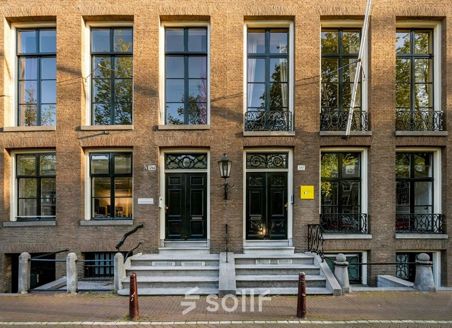 Exterior view of Herengracht 582-584, located in the charming Amsterdam Canal Belt, ideal for office space rental.