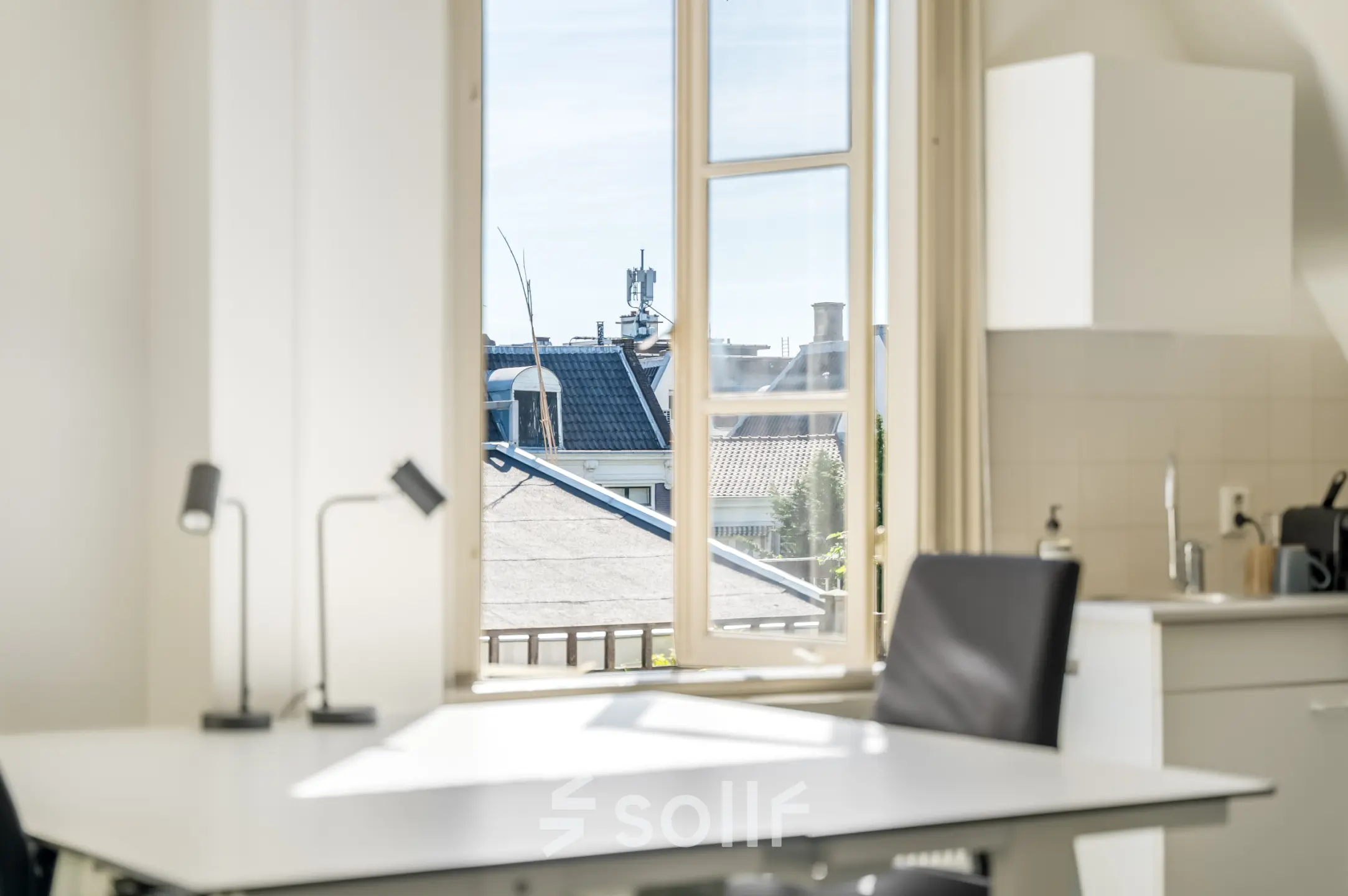Bright office space with desk and view of Amsterdam Canal Belt at Keizersgracht 261 available for rent.