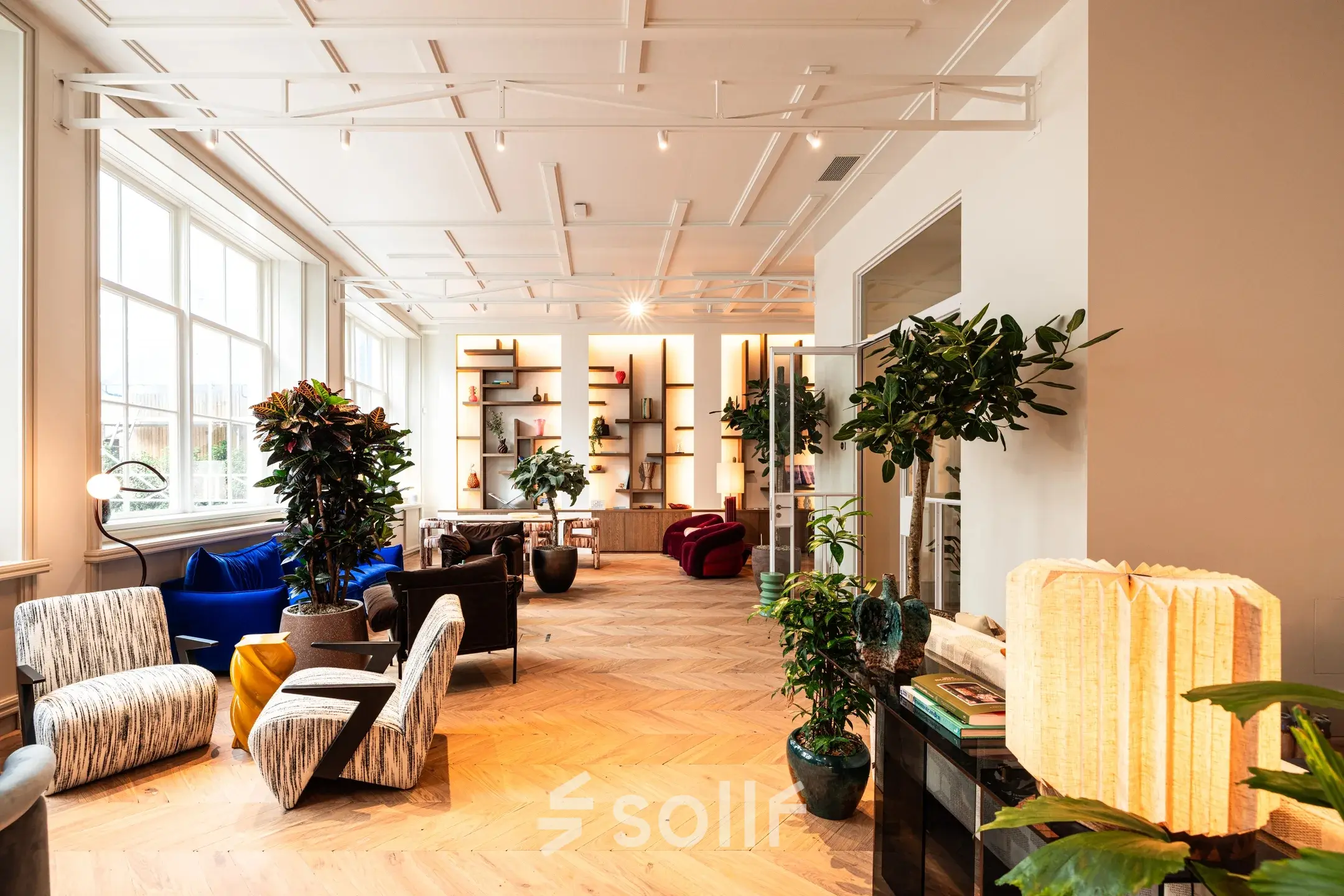 Furnished office space at Keizersgracht 264, Amsterdam Canal Belt, featuring stylish seating and large windows, available for rent.