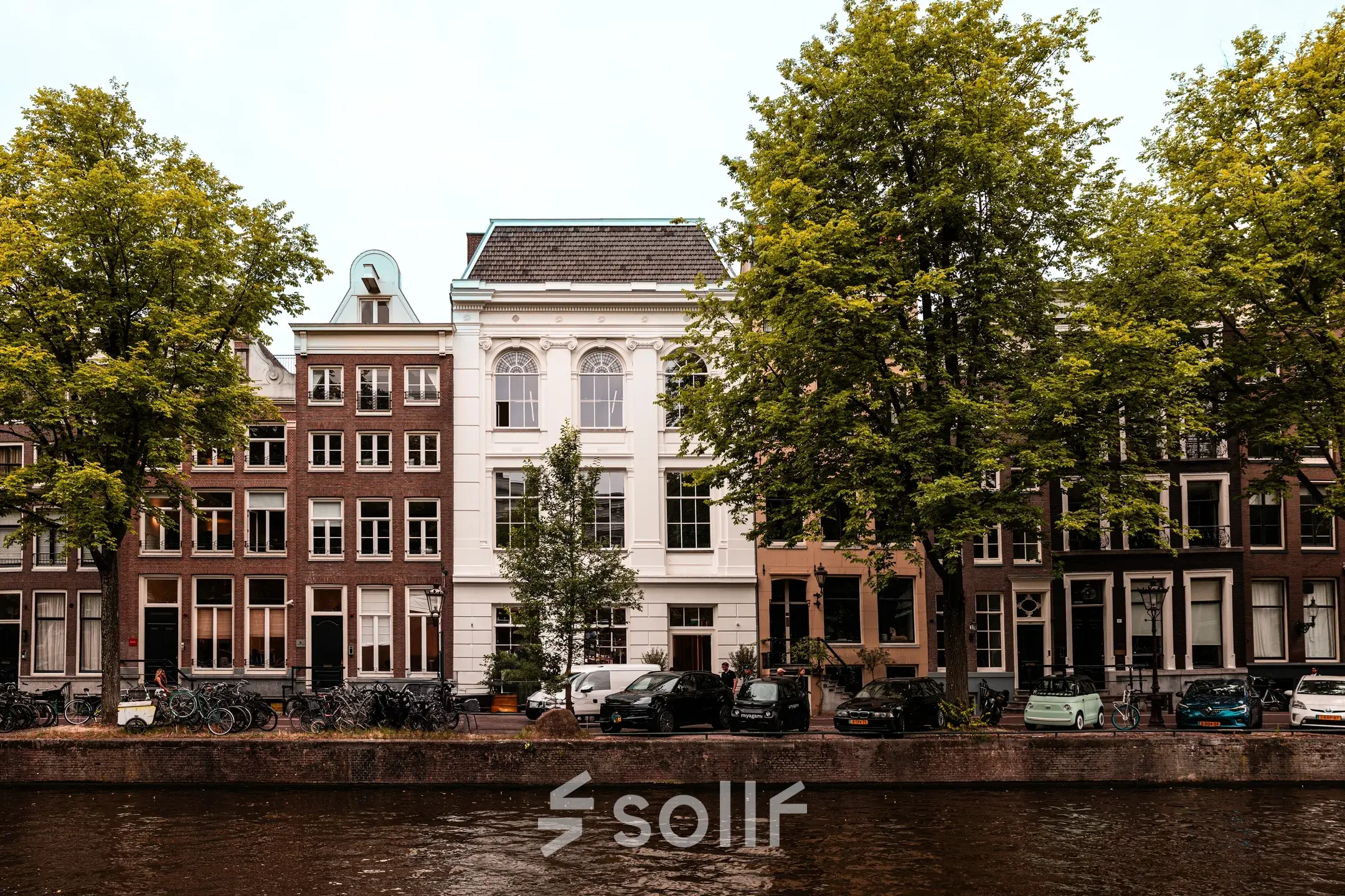 Exterior view of office building at Keizersgracht 264, situated in the historic Amsterdam Canal Belt.