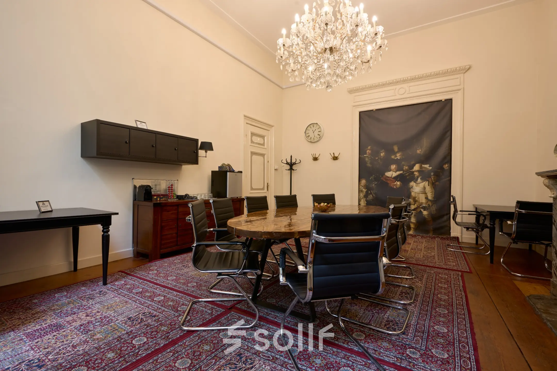 Elegant office space rental in Amsterdam Canal Belt, featuring a grand chandelier and classic furnishings at Keizersgracht 391A.