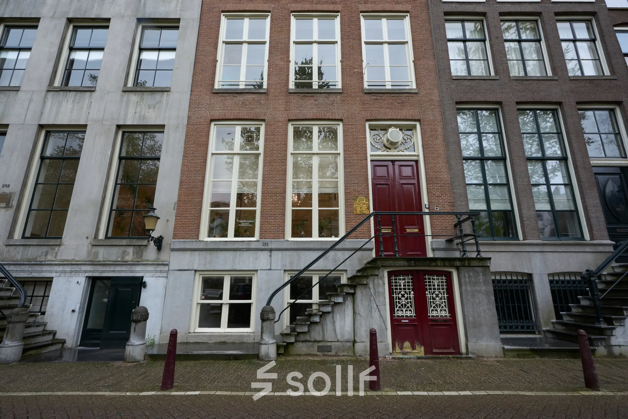 Exterior view of Keizersgracht 391A, showcasing the traditional architecture in Amsterdam Canal Belt where you can find office space rental opportunities.