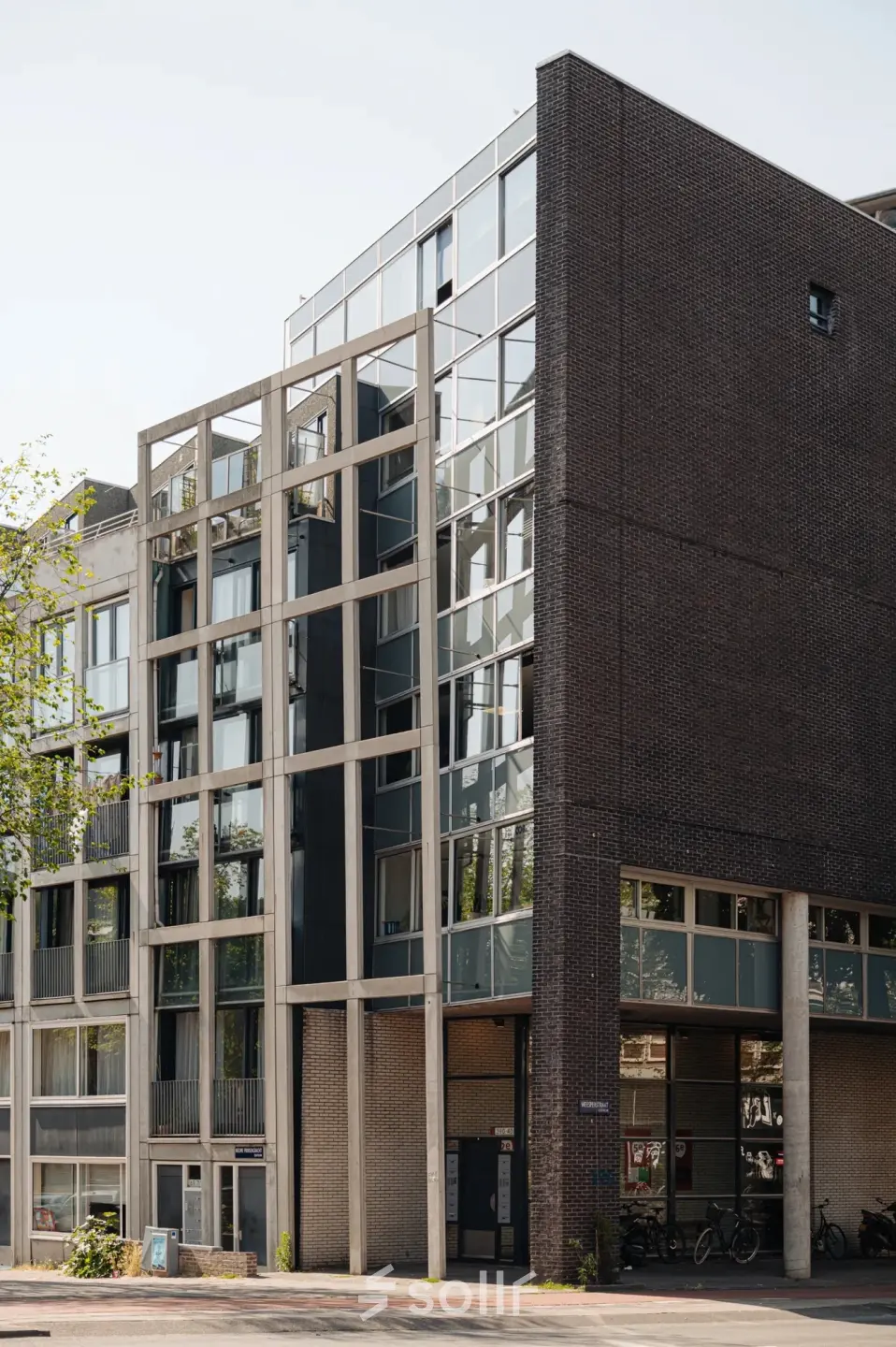 Exterior view of the office building at Weesperstraat 394-396 in Amsterdam Canal Belt, offering bright and spacious office space rental opportunities.