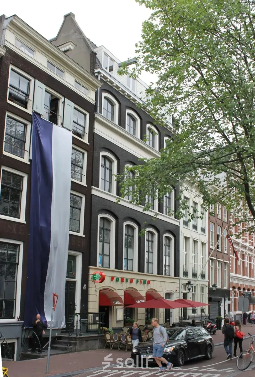 Street view of Kloveniersburgwal 131K in Amsterdam Center, showing classic architecture, ideal for office space rental.
