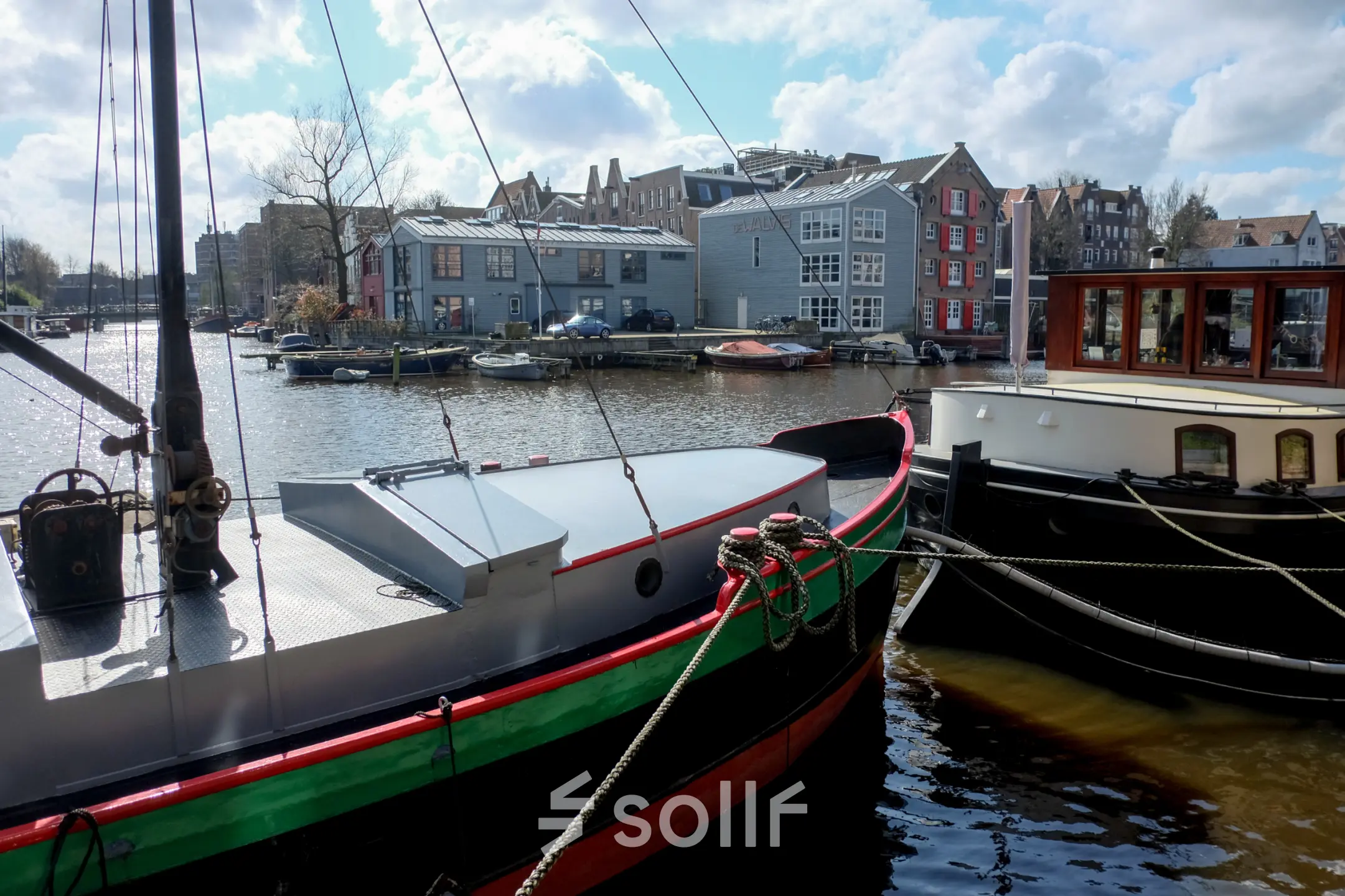 Exterior view of boats docked near Prinseneiland 23A in Amsterdam Center, with office spaces nearby, available for rent.