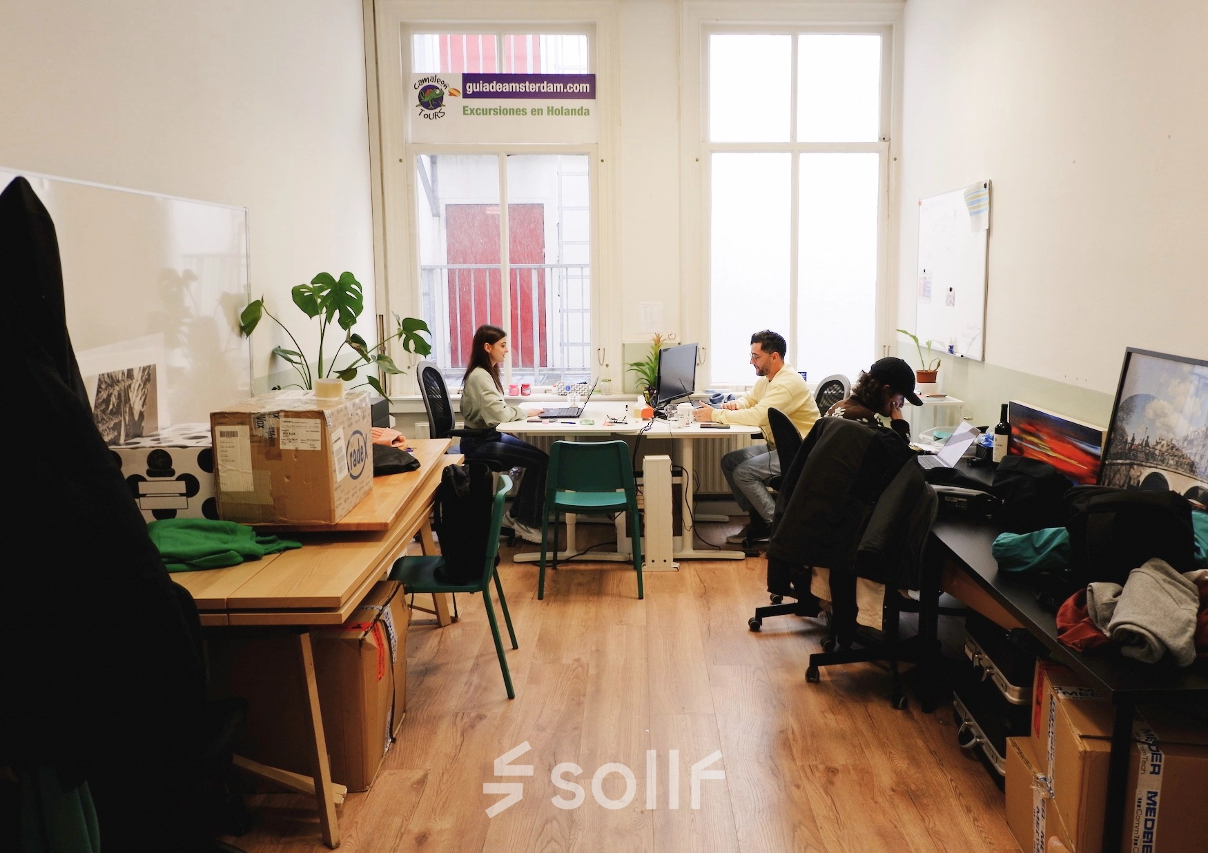 Office space with people working at desks in Amsterdam Center on Raadhuisstraat 15, ideal for office space rental.