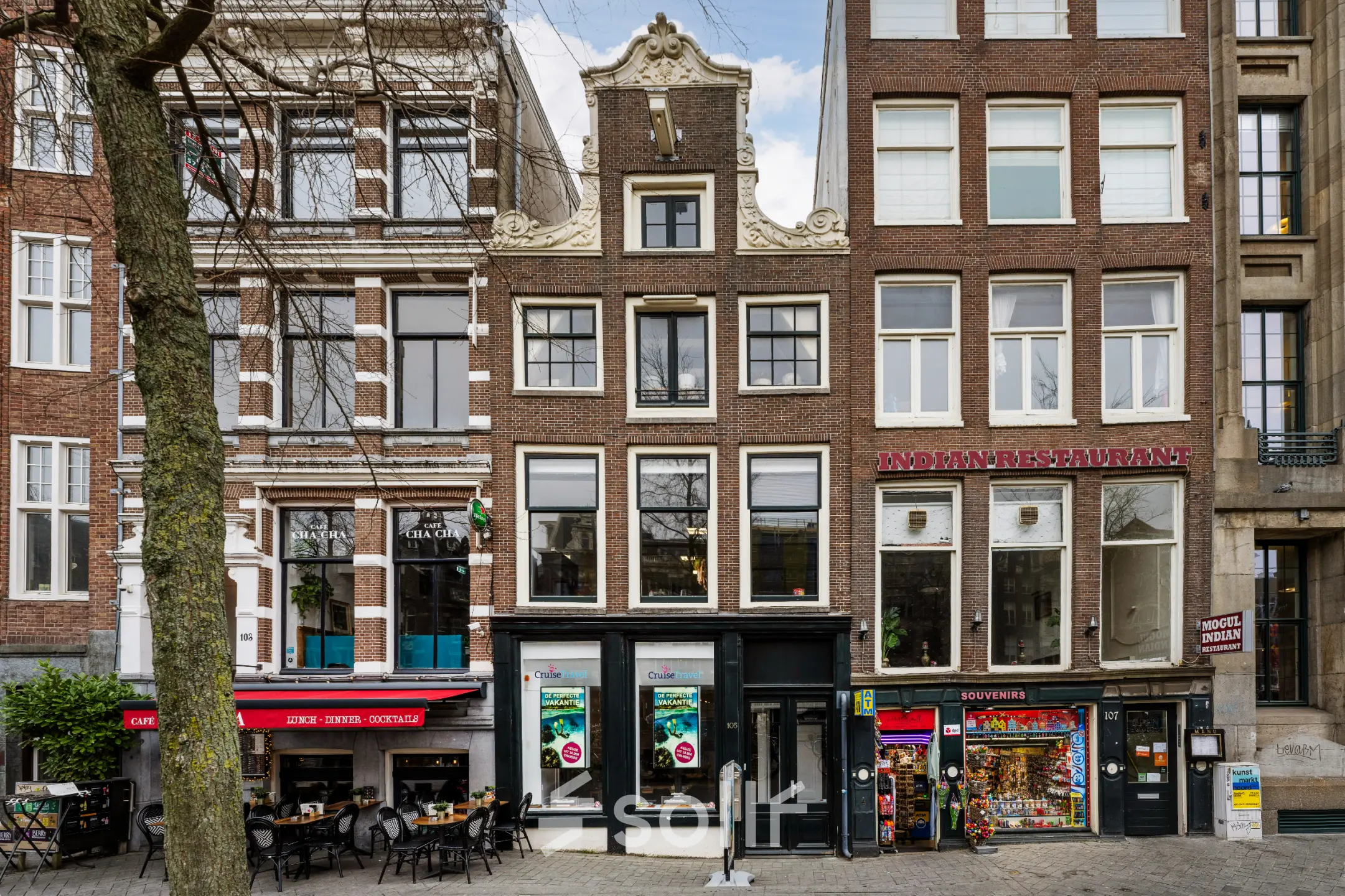 Exterior view of office buildings on Rokin 105, Amsterdam Center, ideal for those seeking office space rental.