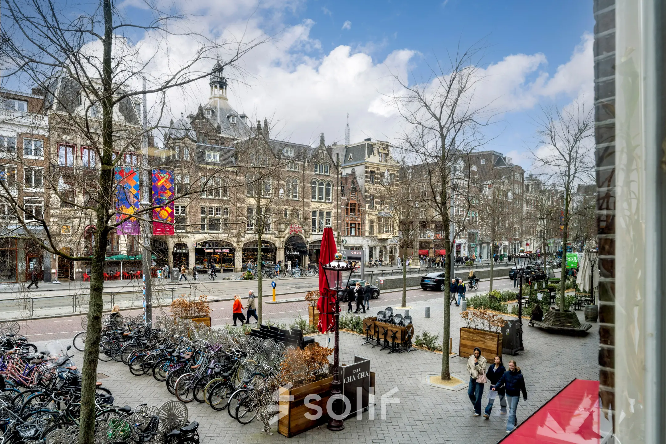 View from Rokin 105, Amsterdam Center showcasing vibrant street life, ideal for those seeking office space rental with bustling surroundings.