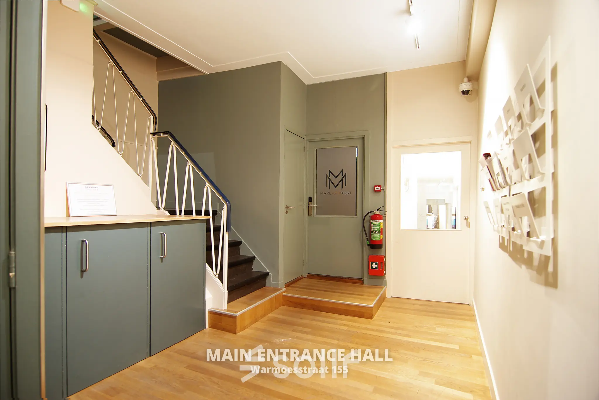Entrance hall of an office space at Warmoesstraat 155, Amsterdam Center, with wooden floors and minimalistic design. Ideal for office space rental.