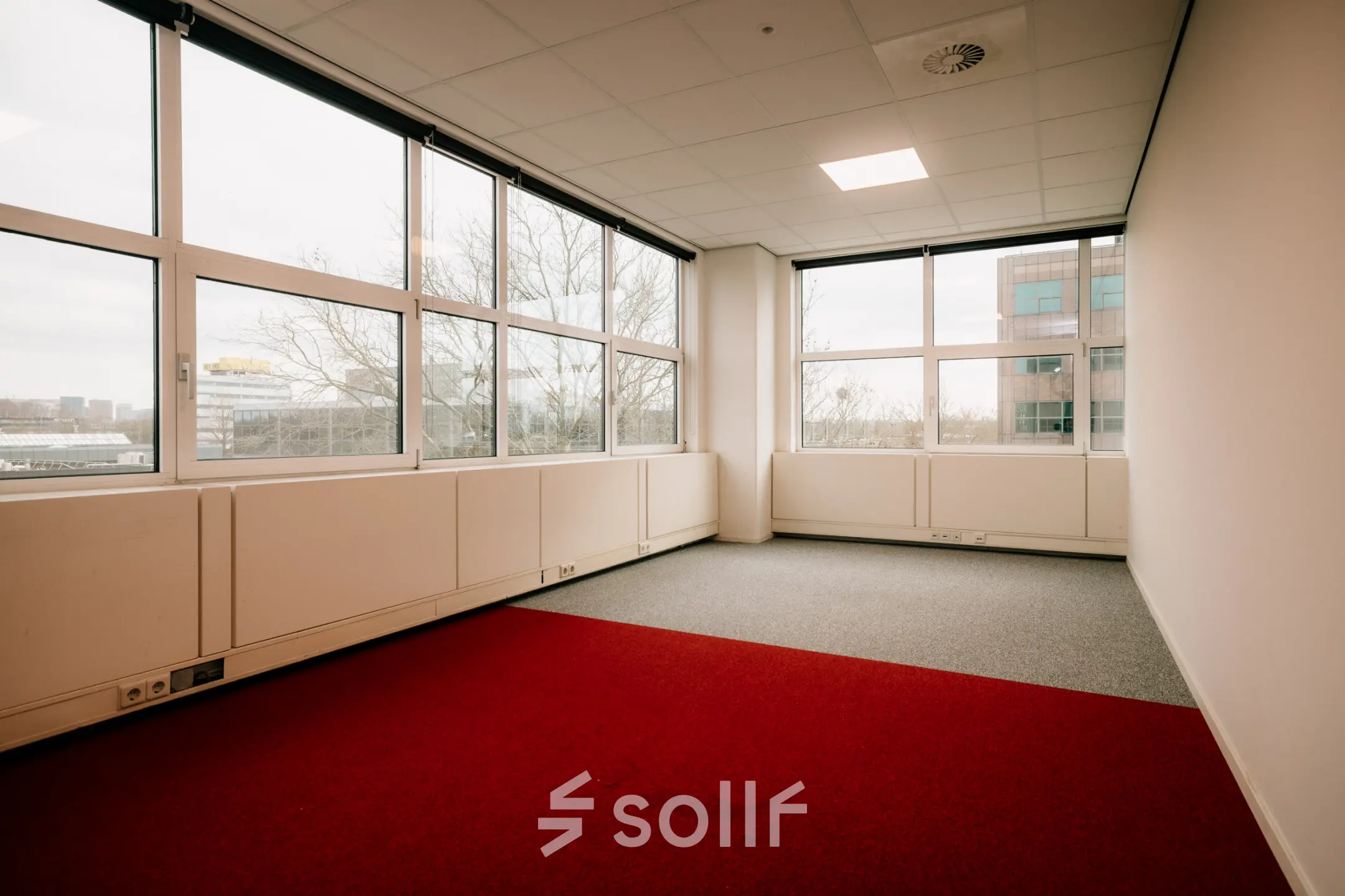 Bright office space with large windows at Overschiestraat 182 in Amsterdam De Schinkel, ideal for rental.