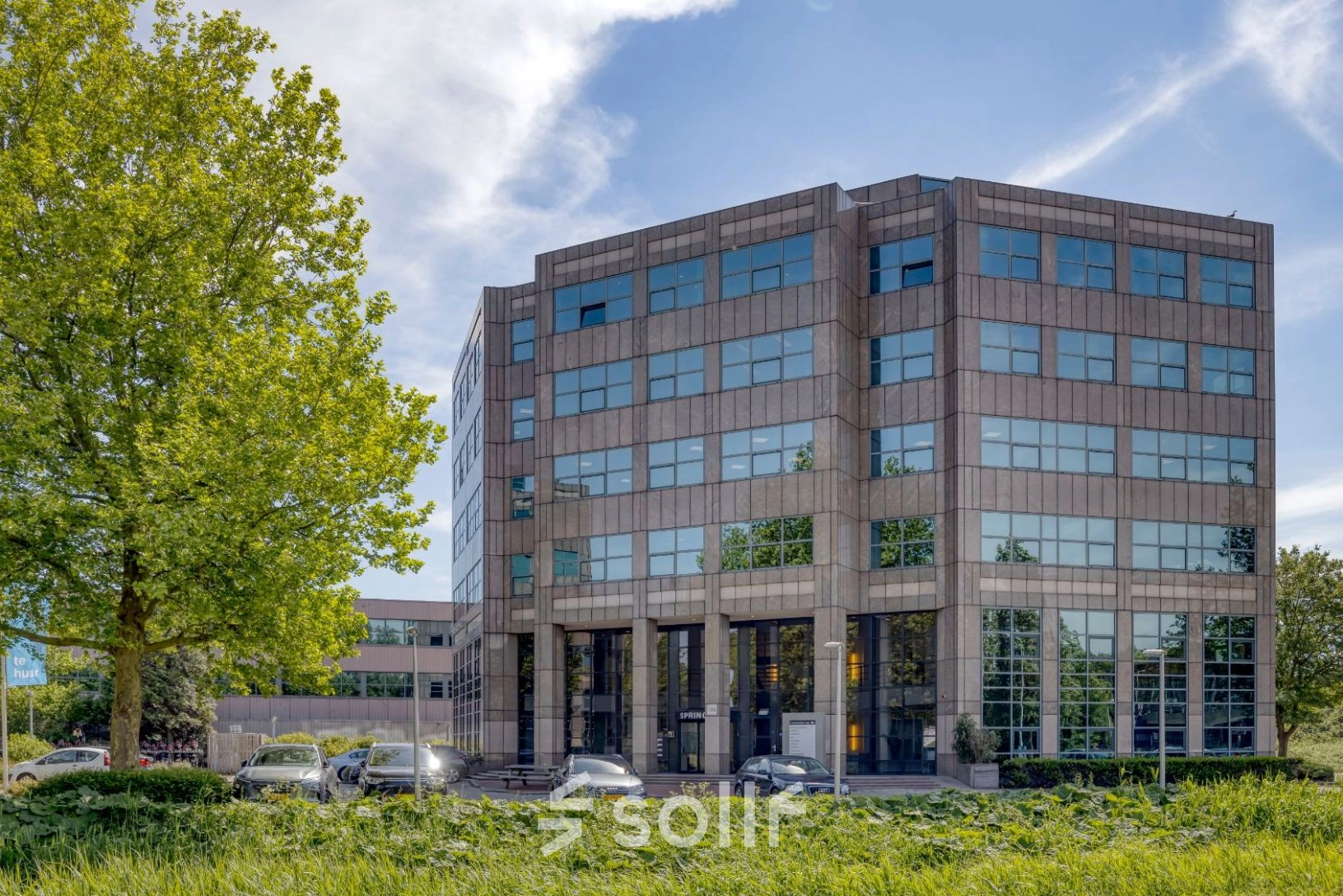 Exterior view of a modern office building at Overschiestraat 186, Amsterdam De Schinkel, available for rent office space.