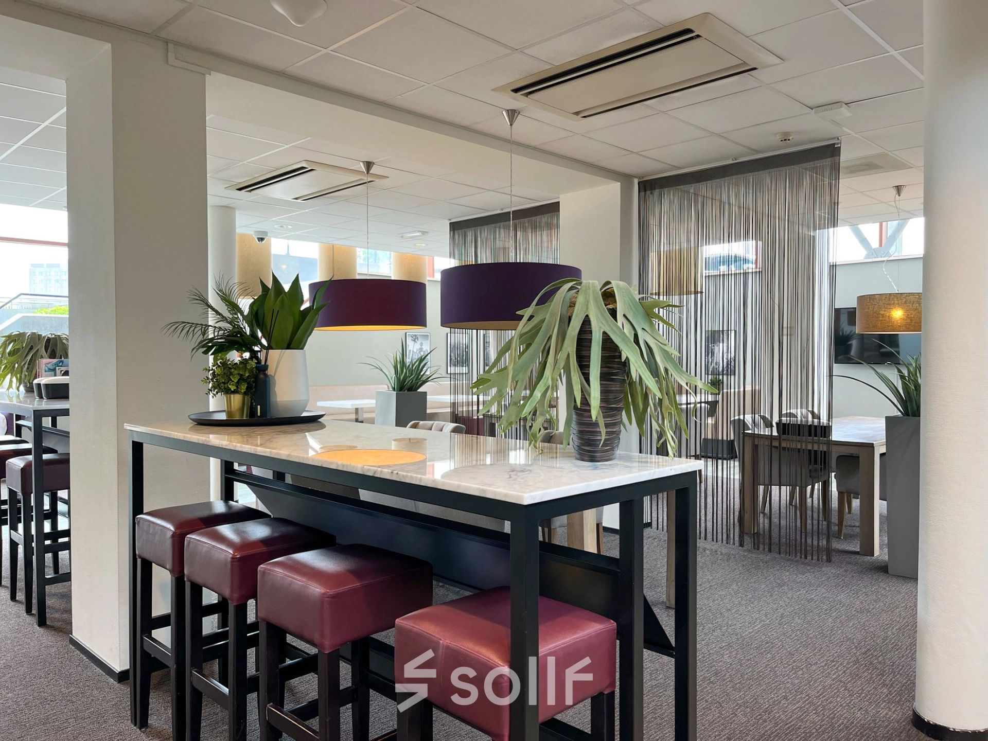 Spacious, modern office at Daalwijkdreef 47, Amsterdam Duivendrecht, featuring sleek furnishings and vibrant plants. A great office space rental option.