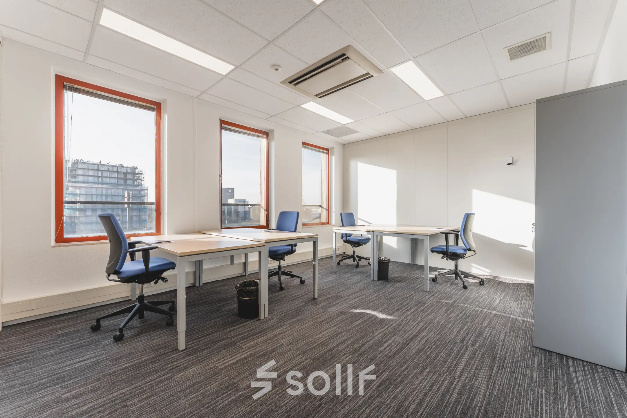 Bright office to rent at Daalwijkdreef 47, Amsterdam Duivendrecht with large windows and modern furnishings, ideal for productive work.