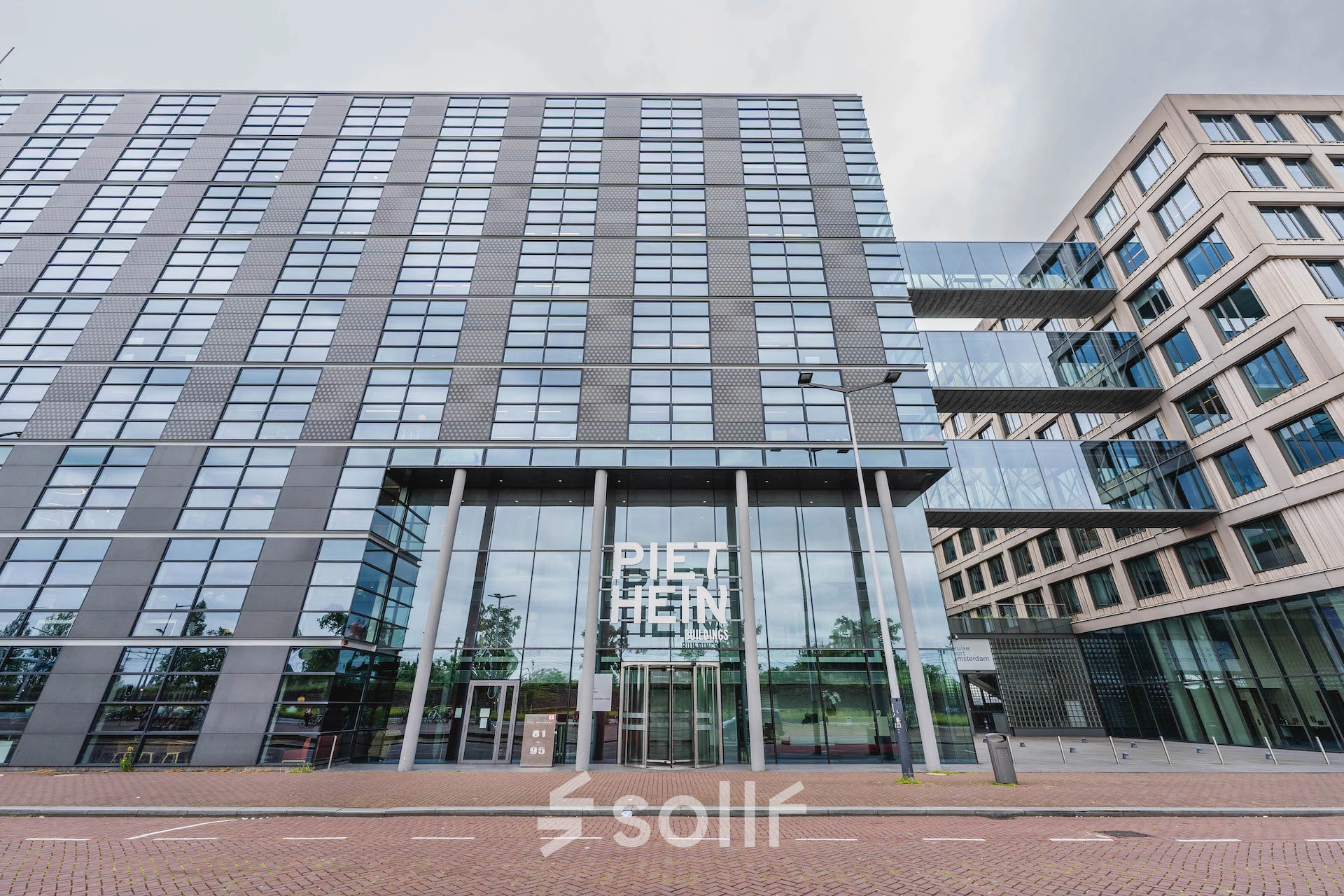 Modern exterior of Piet Heinkade 95B in Amsterdam East, perfect for office space rental.