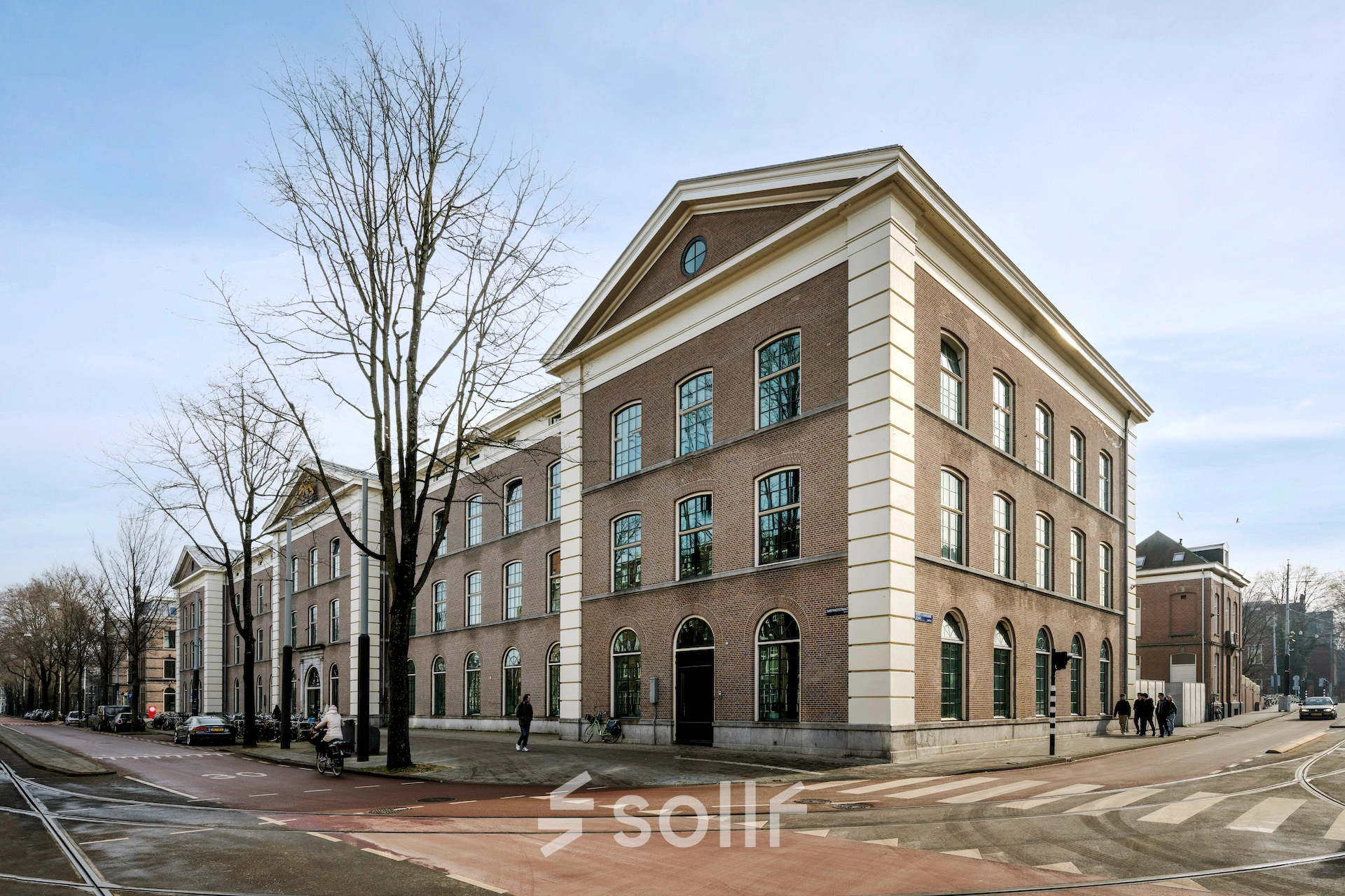 Exterior view of office building at Sarphatistraat 370, Amsterdam East, ideal for office space rental.