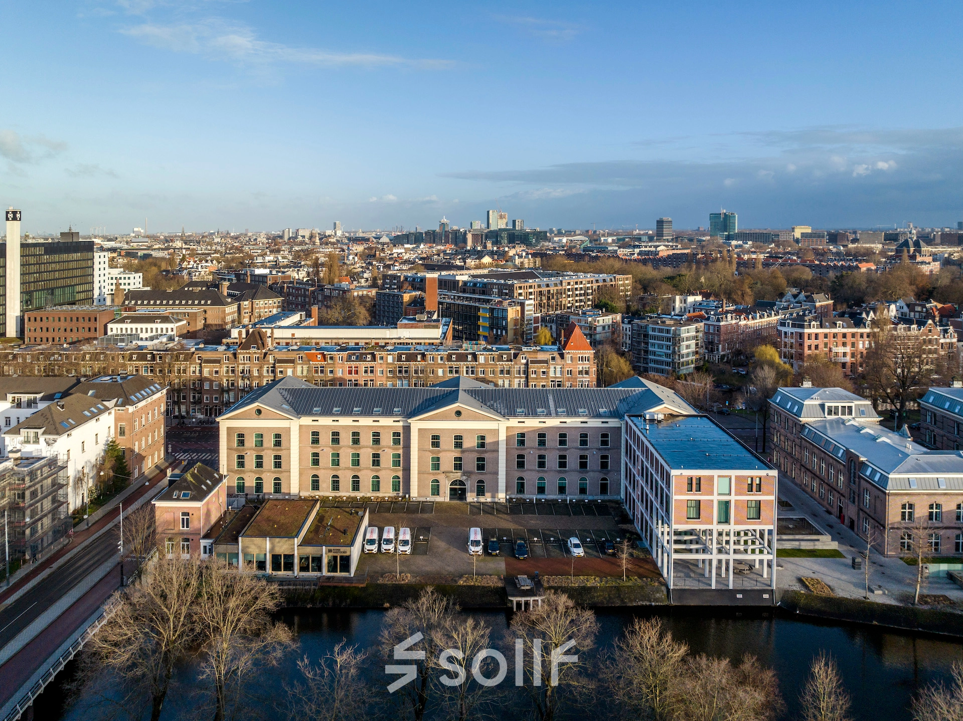 Exterior view of office building at Sarphatistraat 370, Amsterdam East, available for office space rental.
