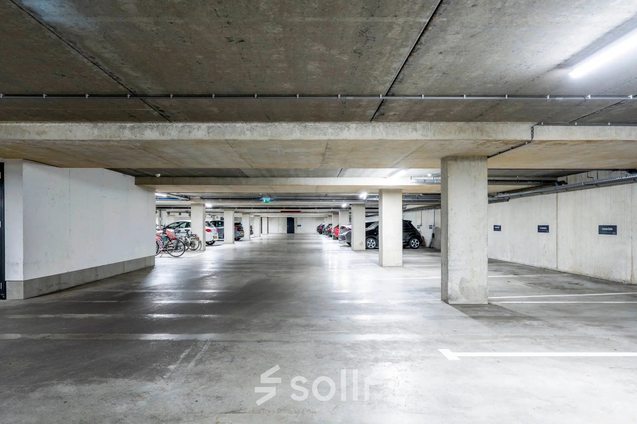 Spacious underground parking area with ample spots available for office tenants at Moermanskkade 109-113 in Amsterdam Houthavens.