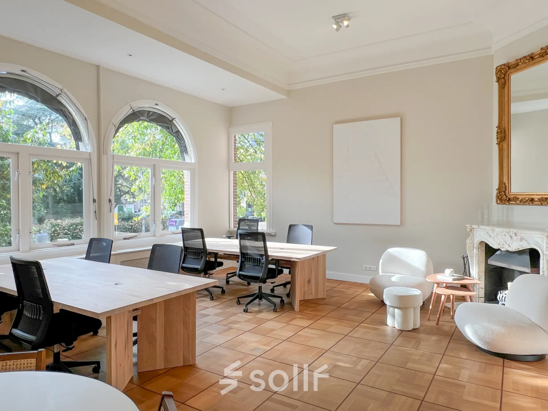 Bright office space with natural light, featuring multiple desks and comfortable seating at Emmalaan 7-9, Amsterdam Old South. Ideal for office space rental.