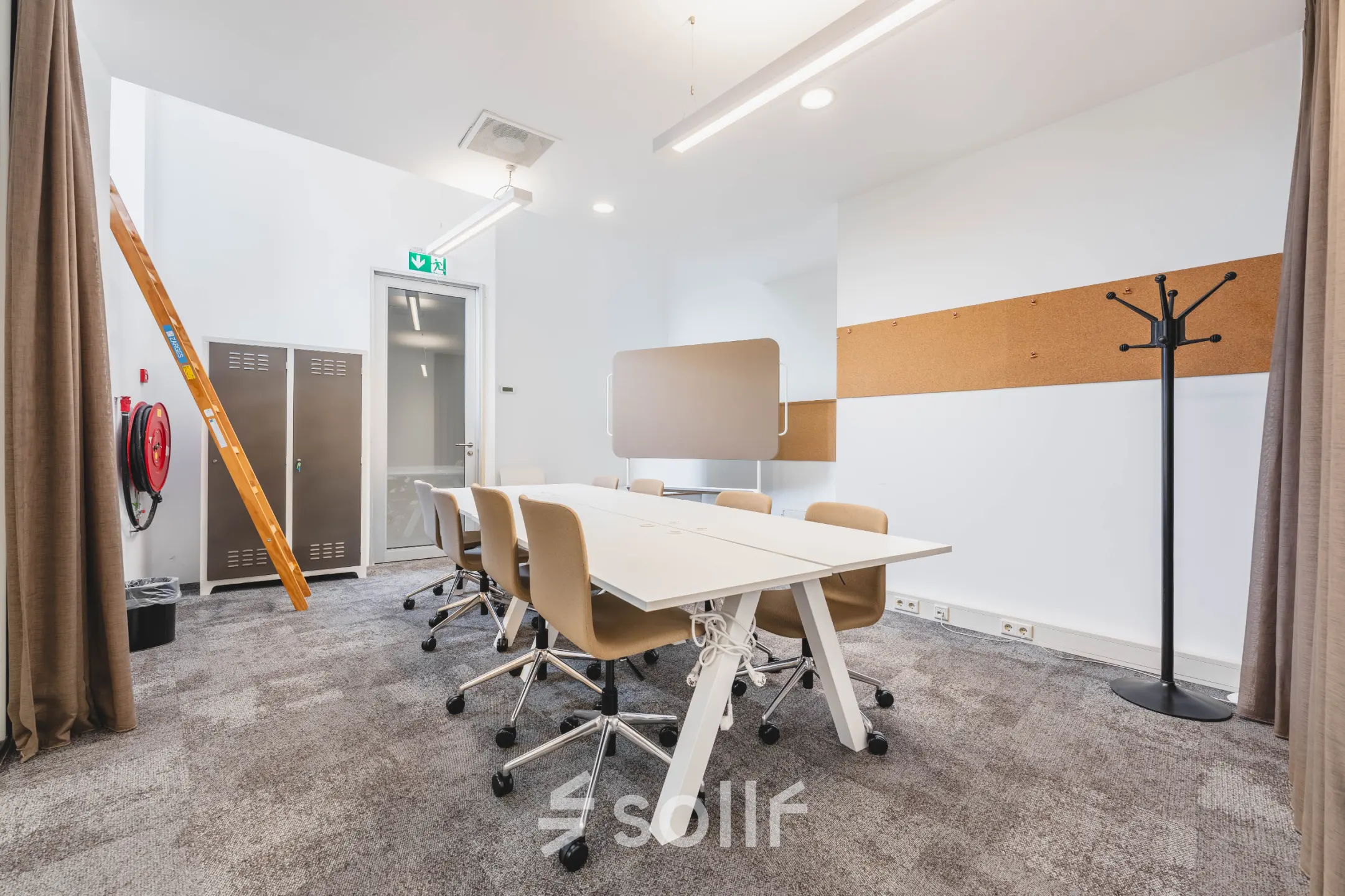 Furnished office space for rent at Olympisch Stadion 24-28, Amsterdam Old South, featuring a modern meeting area with conference table and chairs.