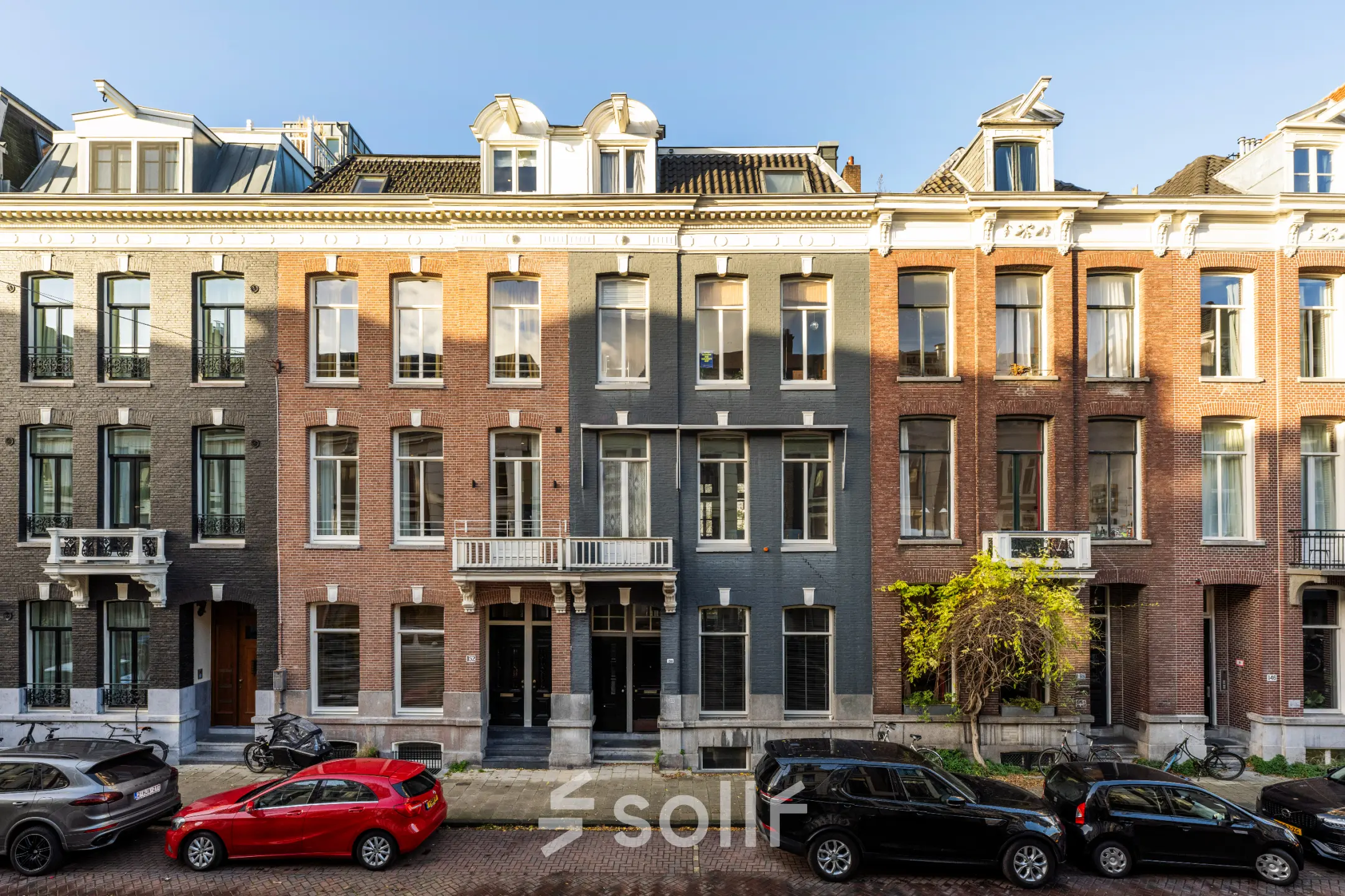 Exterior view of the office building at PC Hooftstraat 150, Amsterdam Old South, suitable for those looking to rent office space.