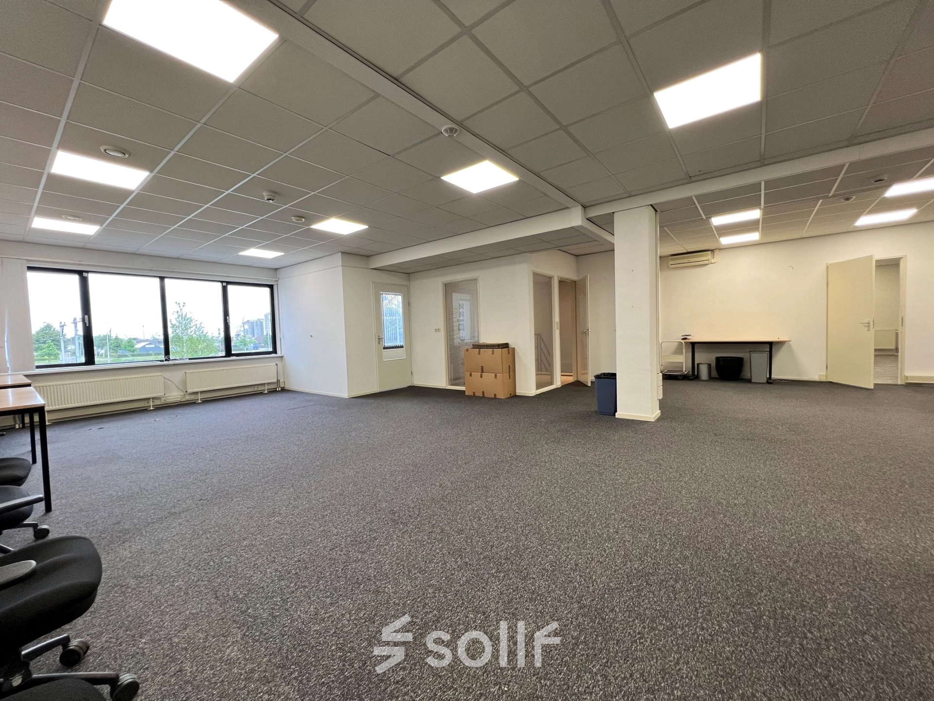 Spacious unfurnished office space available for rent in Amsterdam Sloterdijk, Contactweg 131, featuring large windows and ample lighting, perfect for customization.