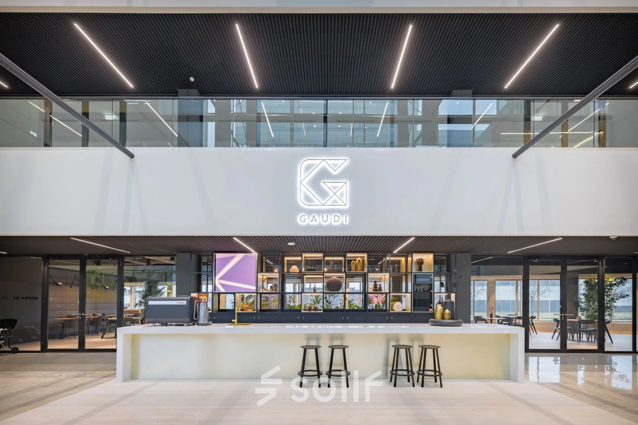 Spacious, modern entrance area in an office building at Herikerbergweg 290, Amsterdam South East, ideal for office space rental.