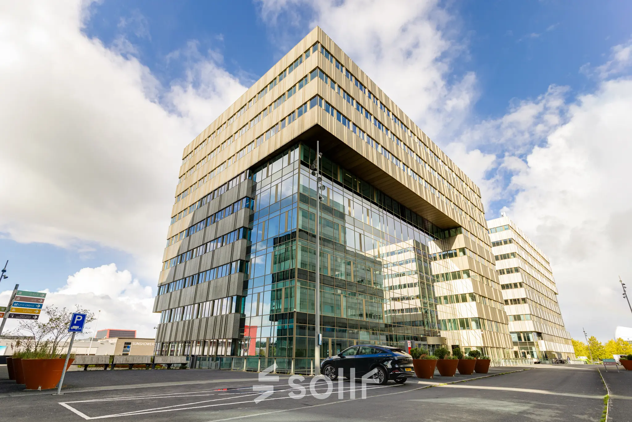 Exterior view of the office building at Herikerbergweg 290, Amsterdam South East, ideal for office space rental.