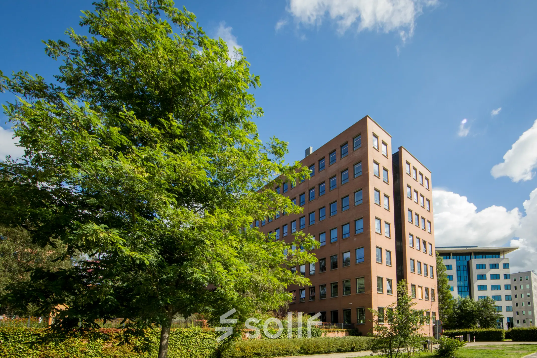 Exterior view of the office building at Hullenbergweg 109-135 in Amsterdam South East, available for office space rental.
