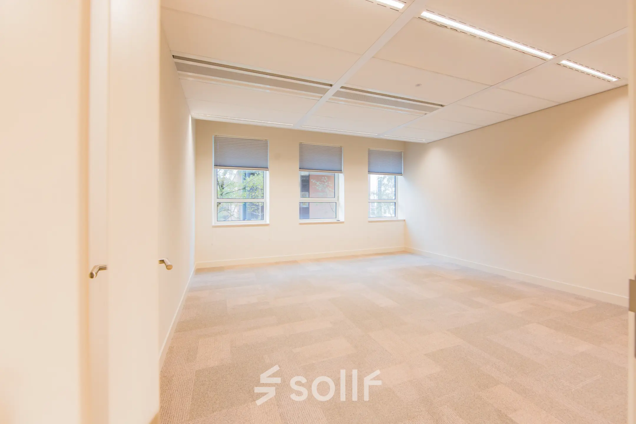 Empty office space with large windows at Hullenbergweg 109-135, suitable for office space rental in Amsterdam South East.