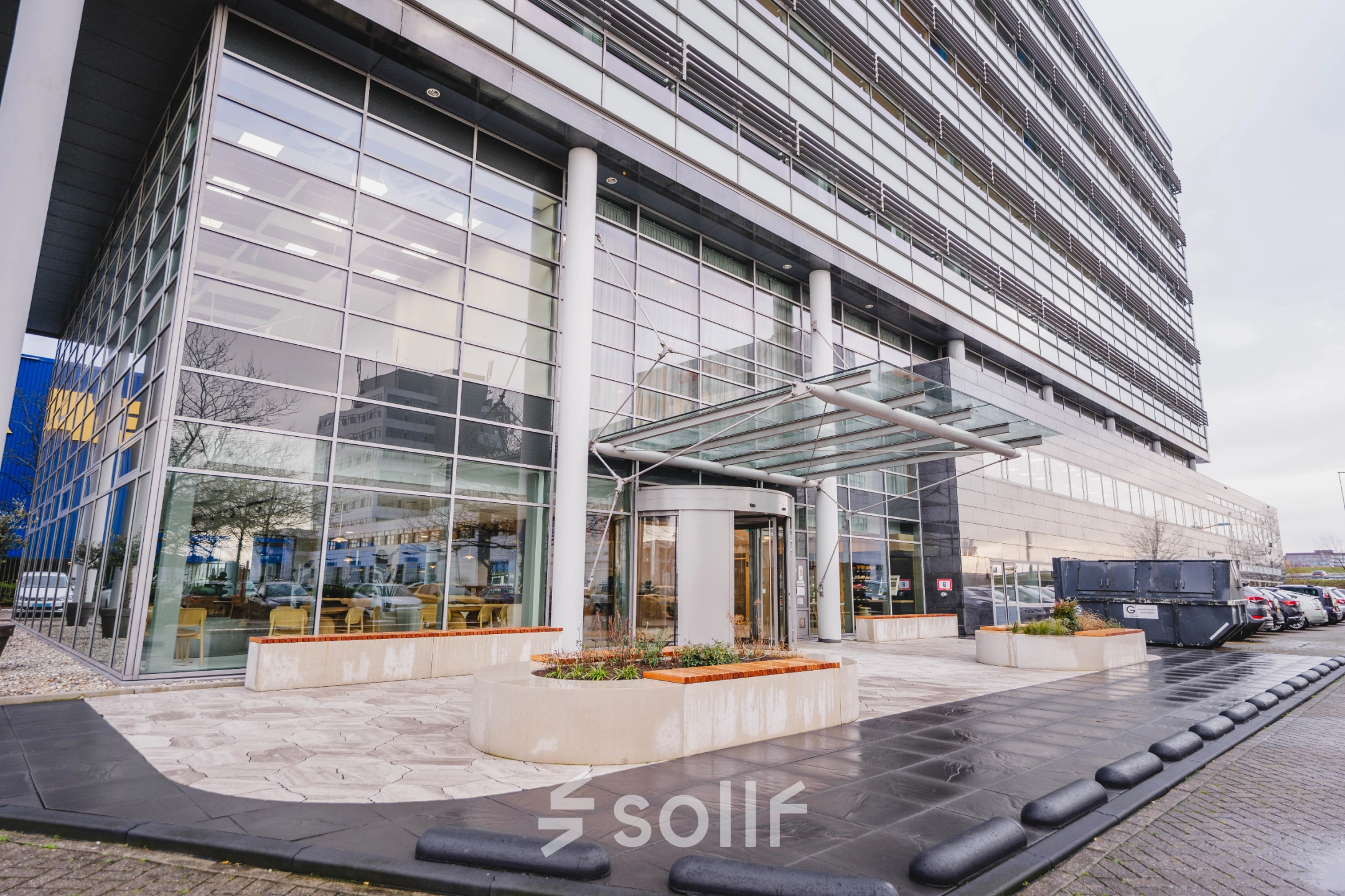 Modern exterior of the office building at Laarderhoogtweg 7-19 in Amsterdam South East, showcasing ample glass and sleek lines—a potential hub for your next office space rental.