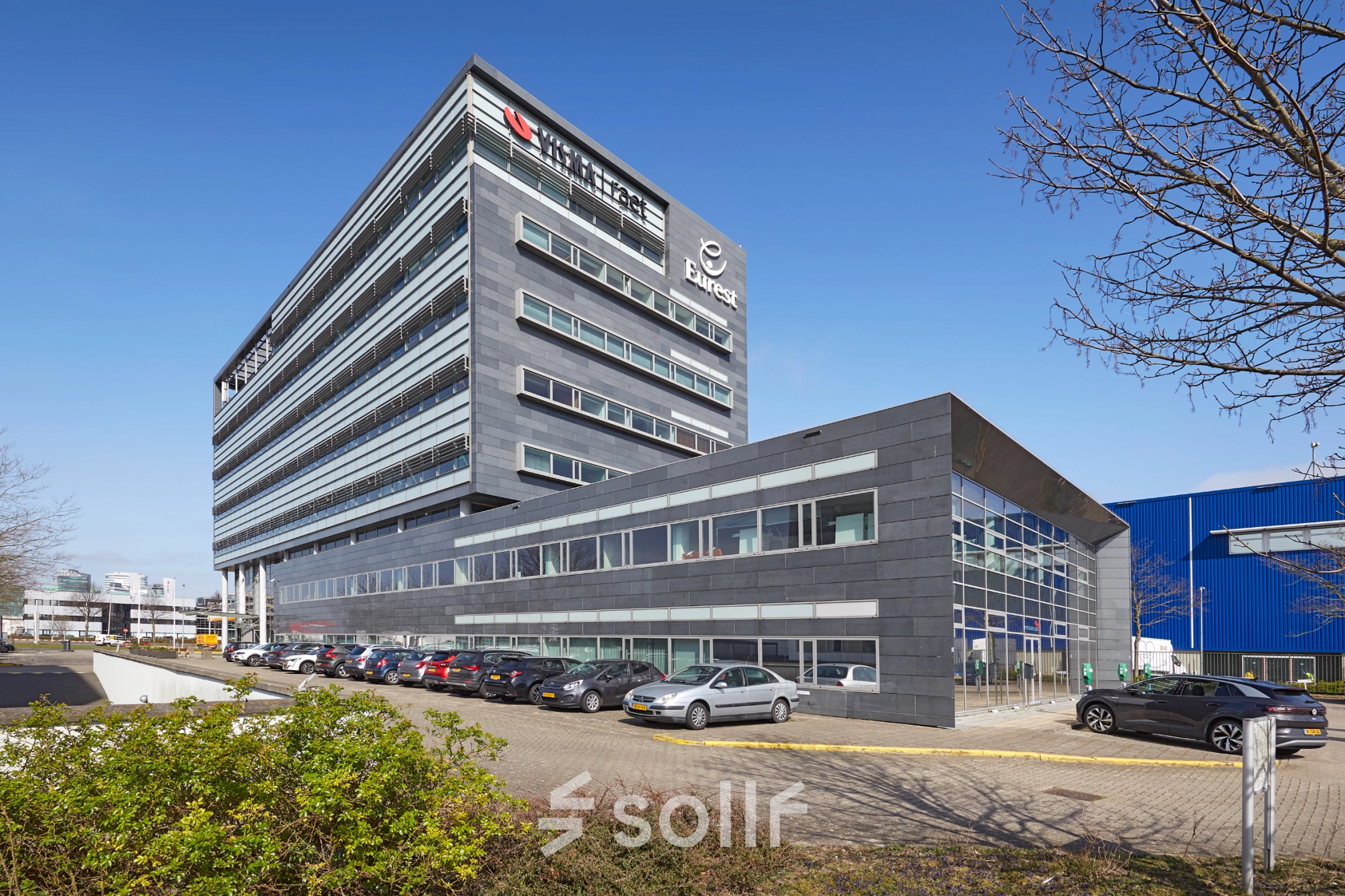 Exterior view of office to rent at Laarderhoogtweg 7-19 in Amsterdam South East, showing the modern architecture and ample parking space for office space rental.