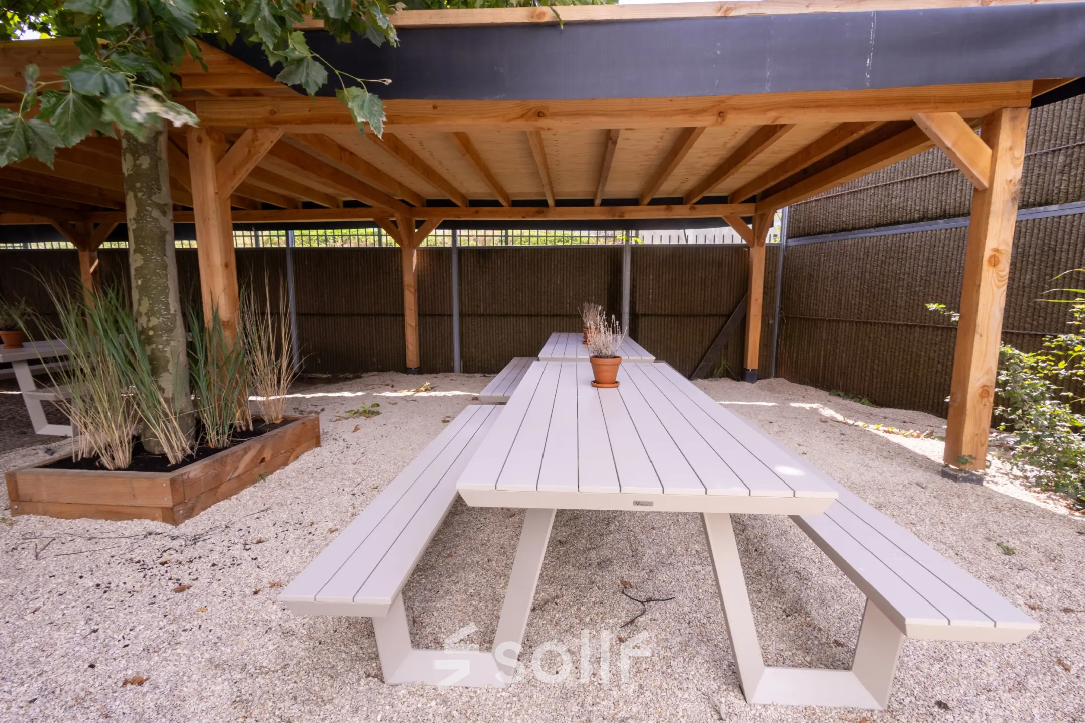 Outdoor seating area under a wooden pergola at Luttenbergweg 8, ideal for office space rental in Amsterdam South East.