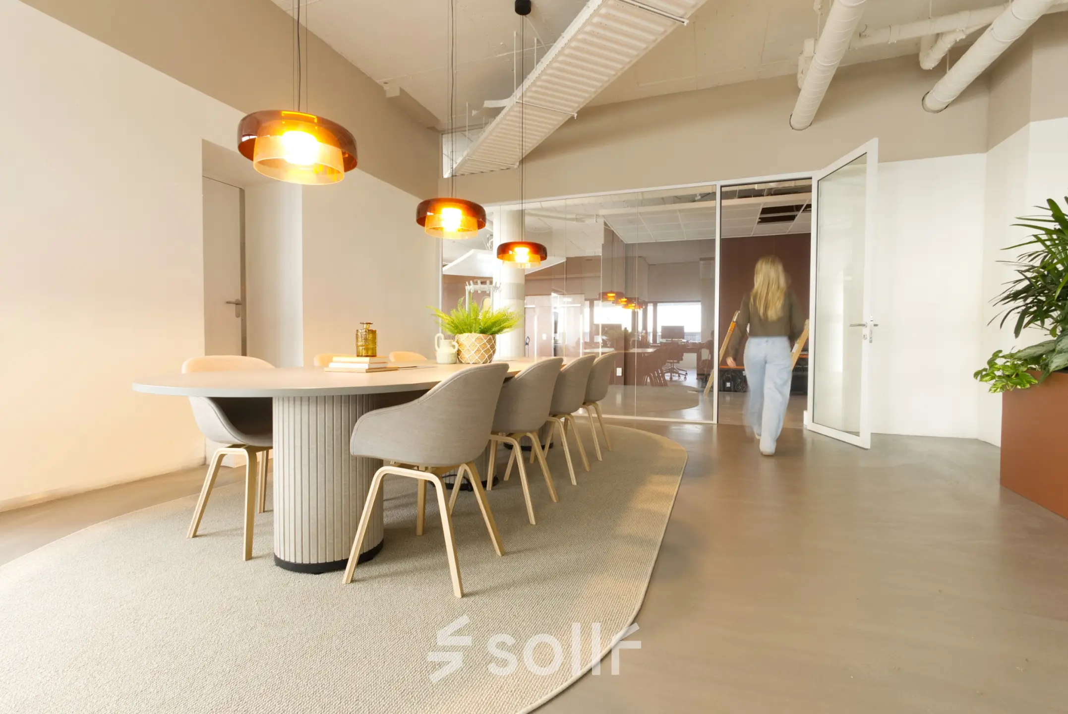Modern office space at Luttenbergweg 8, Amsterdam South East with stylish furnishings and a meeting table, ideal for office space rental.