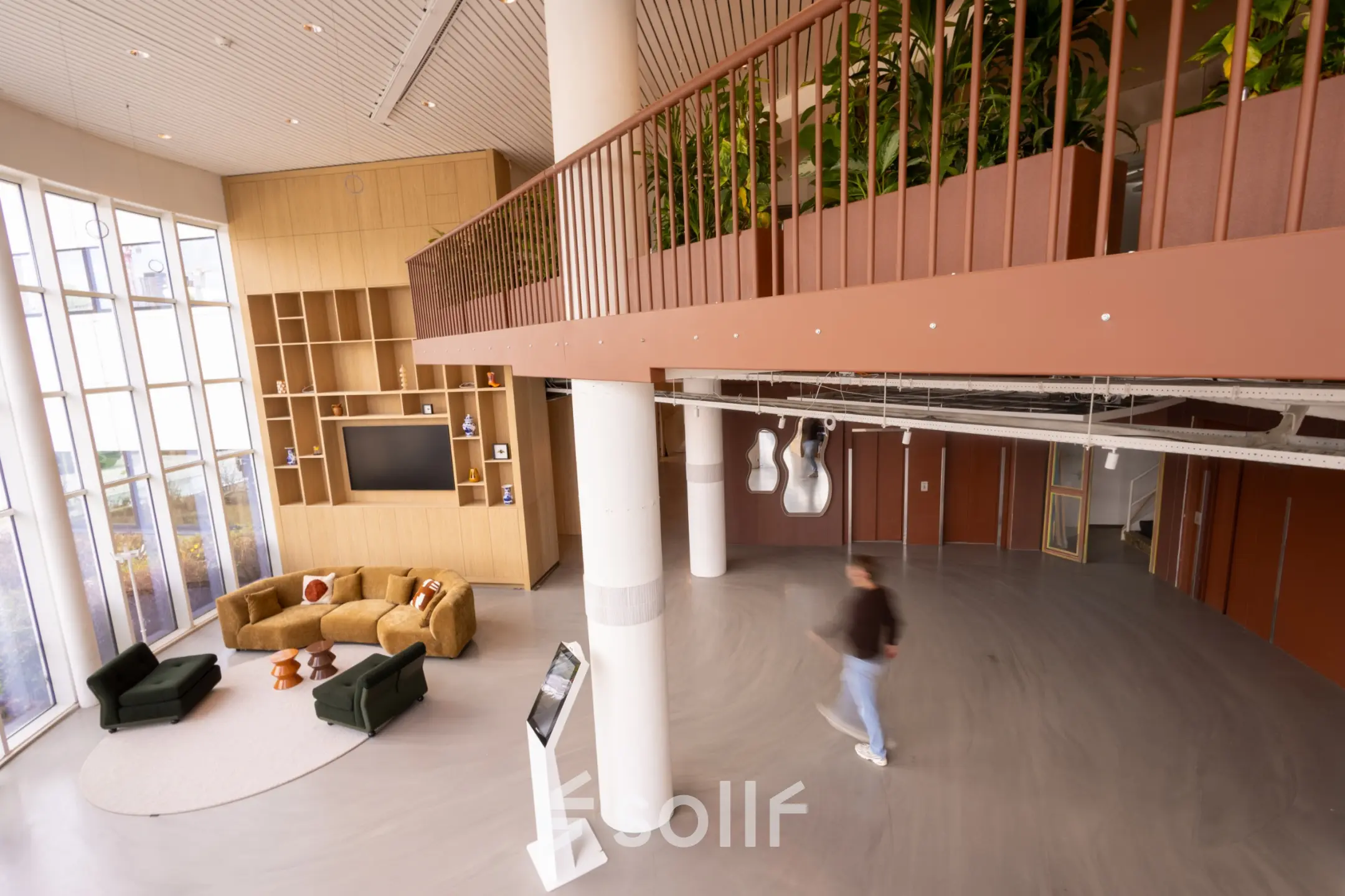 Spacious office to rent at Luttenbergweg 8, Amsterdam South East, featuring modern furnishings and a large open floorplan.