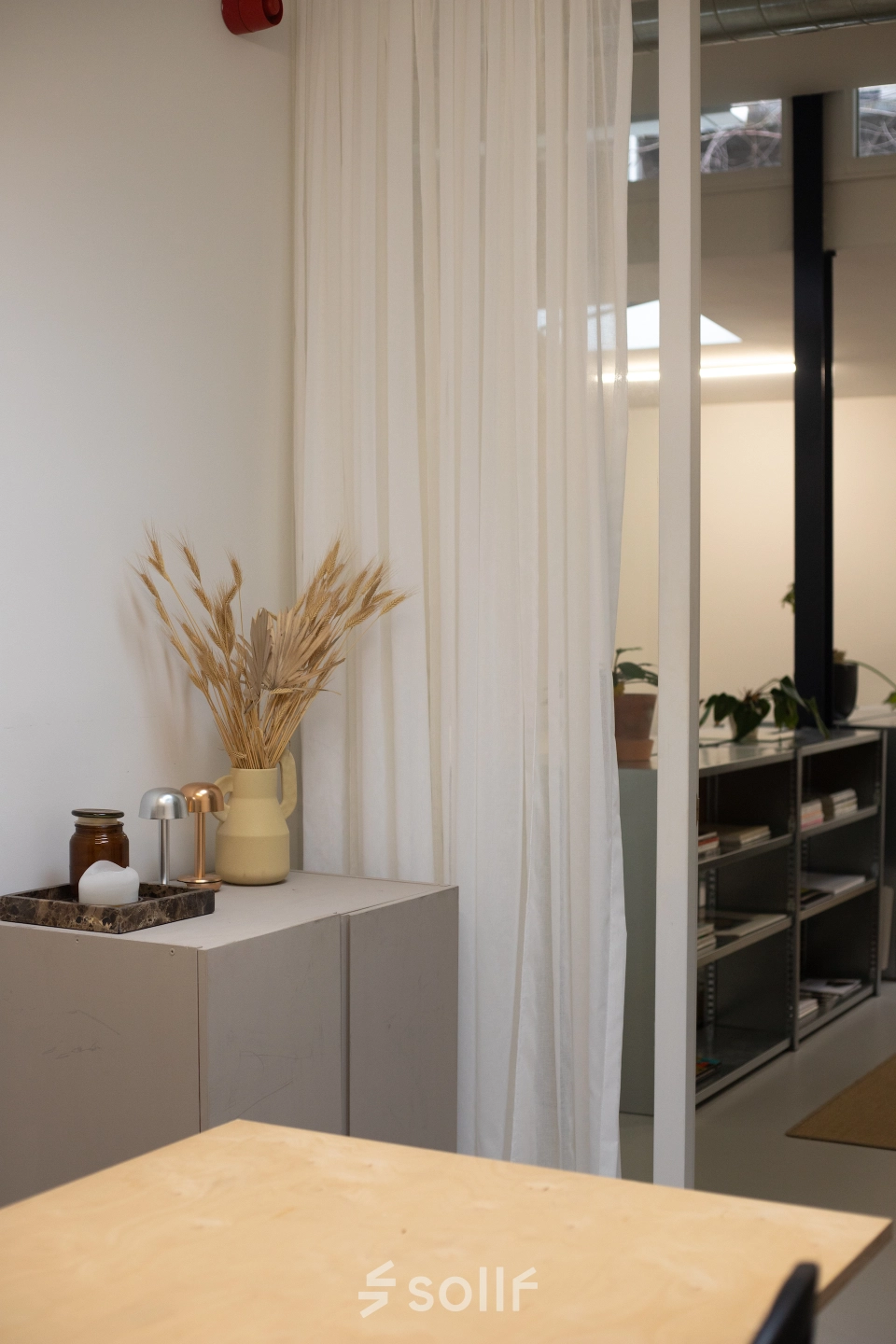 Cozy office space at Hondiusstraat 7H in Amsterdam West, featuring modern furnishings and sleek decor, ideal for an inviting workspace experience.