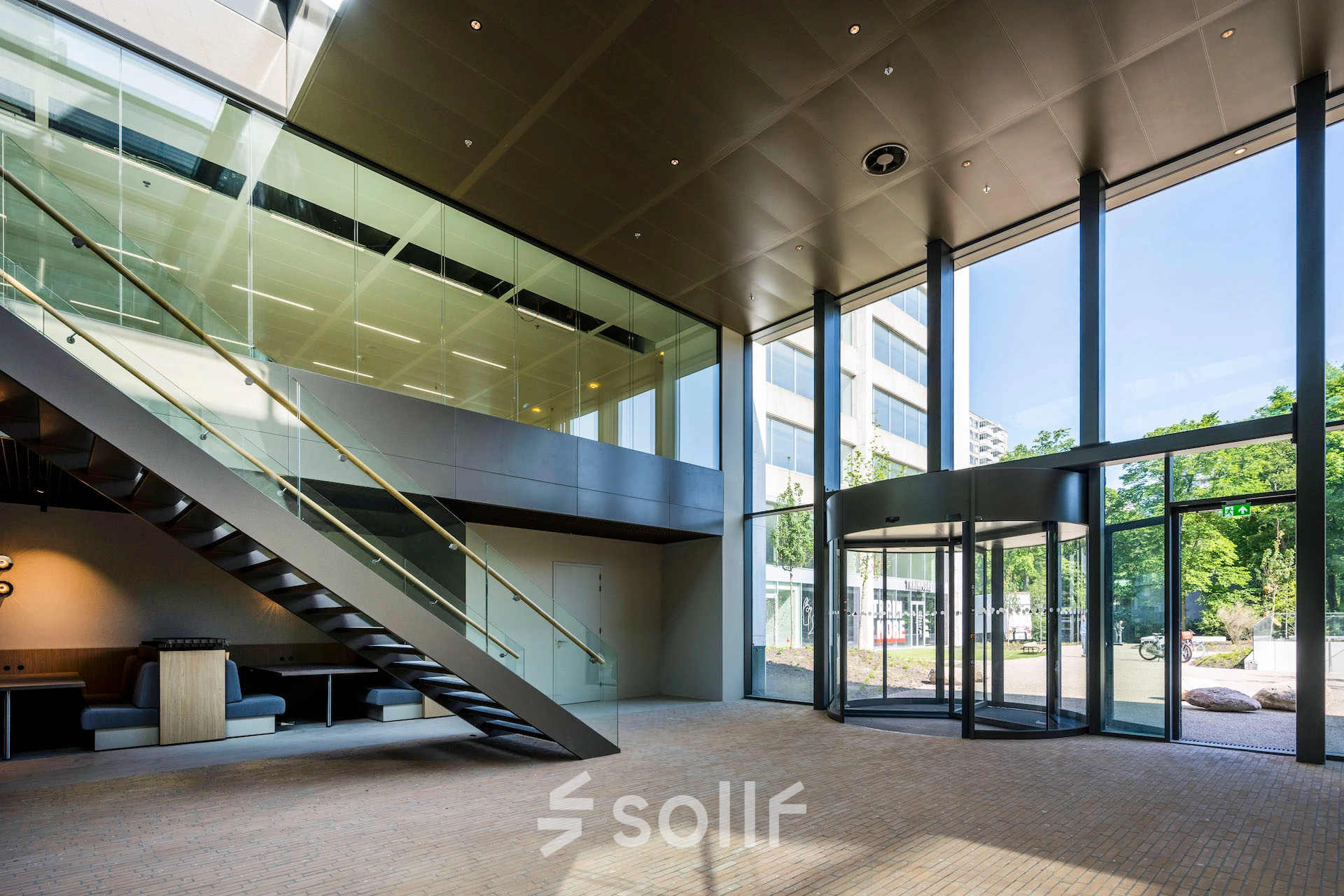 Modern office entrance at Nachtwachtlaan 20 in Amsterdam West with high ceilings and natural light, available for office space rental.
