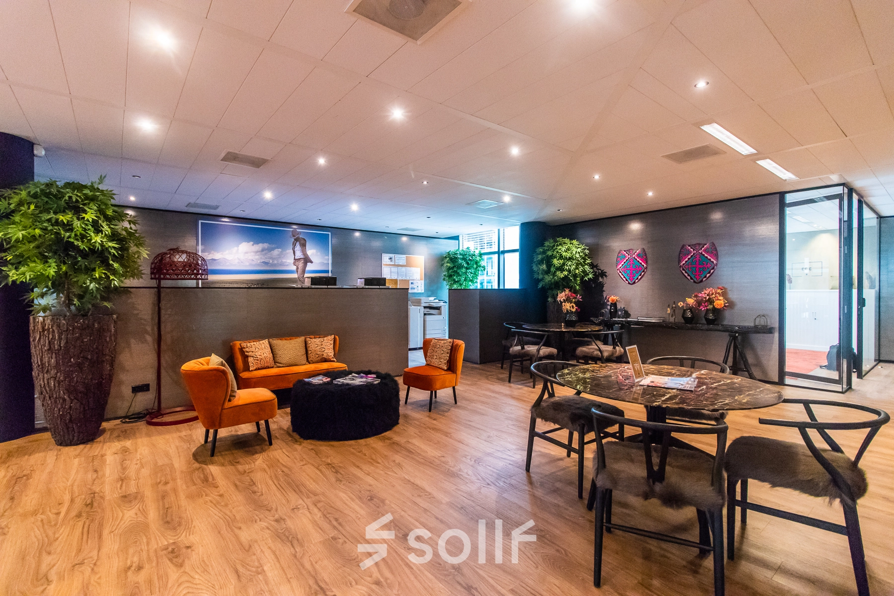 Modern office space in Amsterdam Zuidas at Claude Debussylaan 7-29, featuring stylish furniture and vibrant decor, ideal for office space rental.