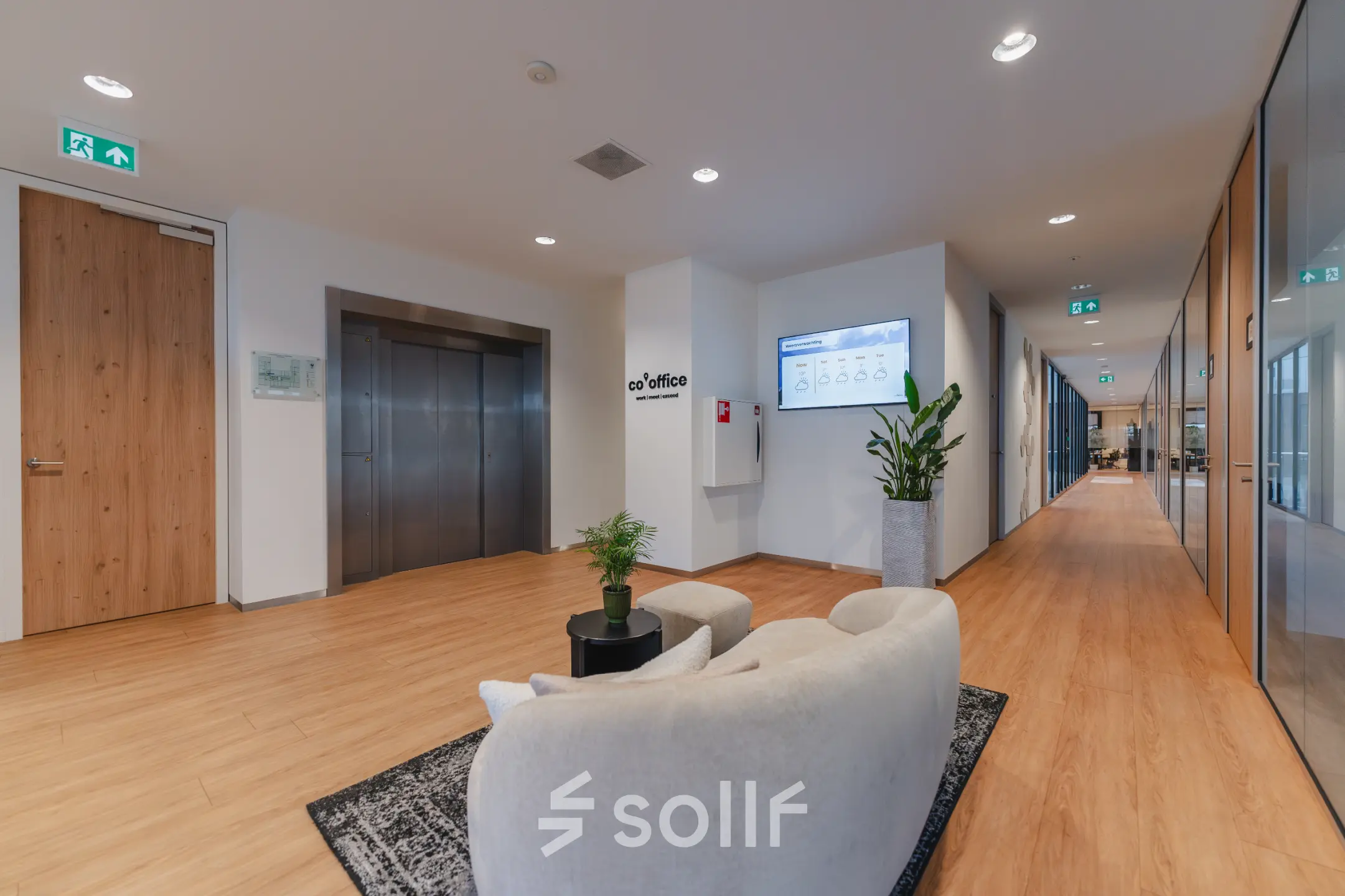 Bright office space rental at De Boelelaan 30, Amsterdam Zuidas with modern furnishings and clean design, perfect for businesses seeking office to rent.